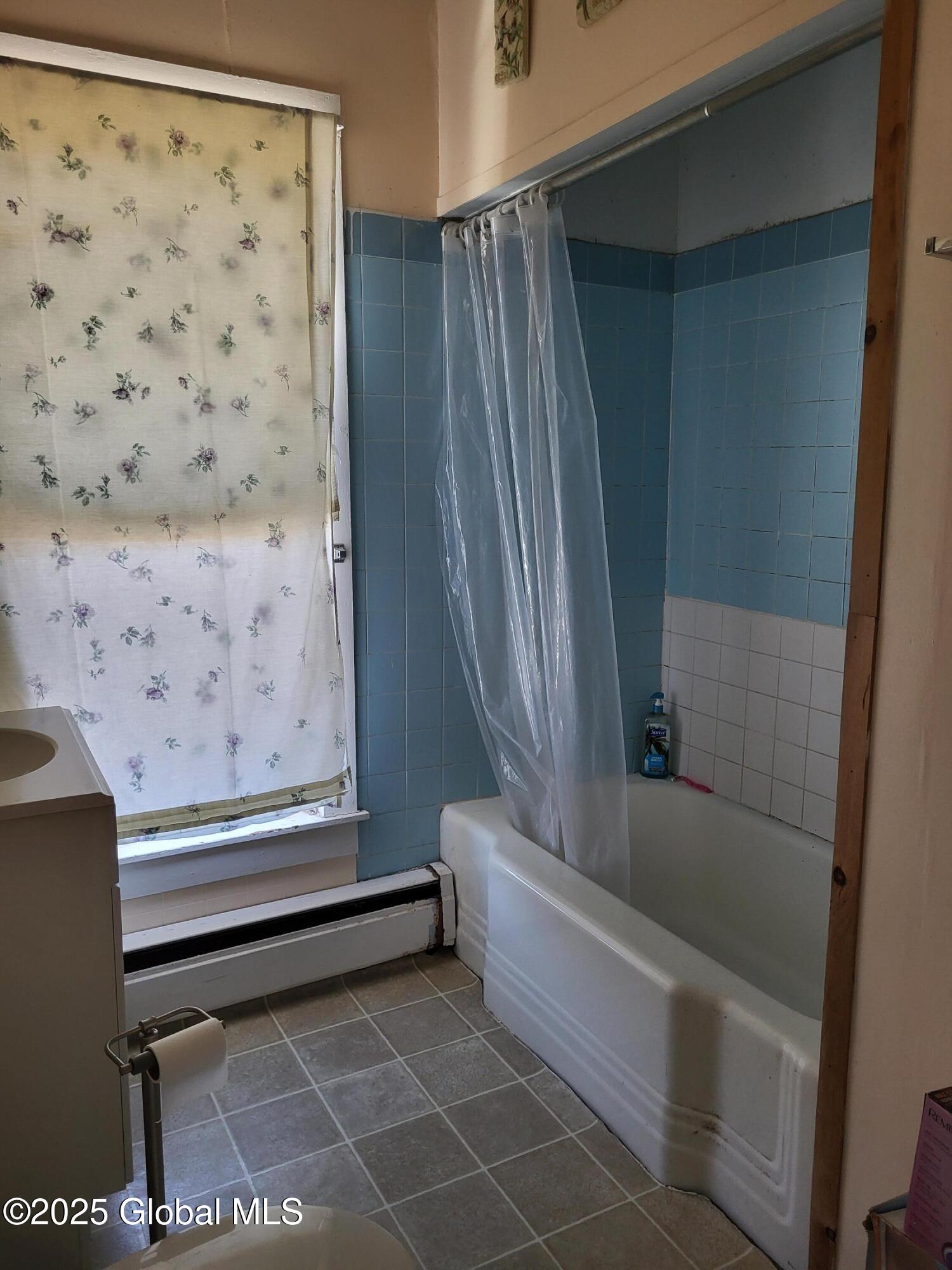 Petersburgh, New York 12138, United States, 5 Bedrooms Bedrooms, ,3 BathroomsBathrooms,Residential,Active,90884