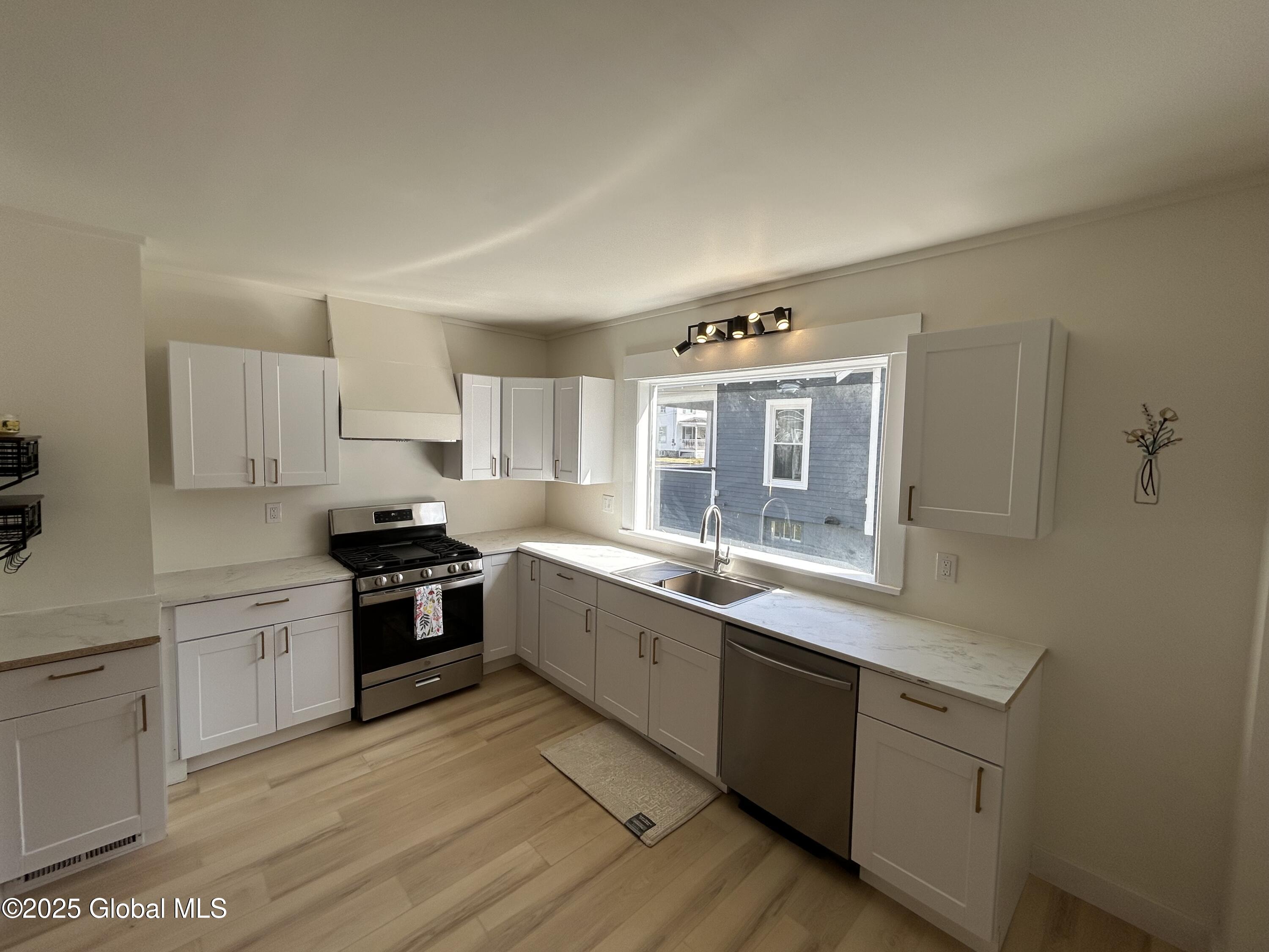 12 Monroe Street, Gloversville, New York image 4