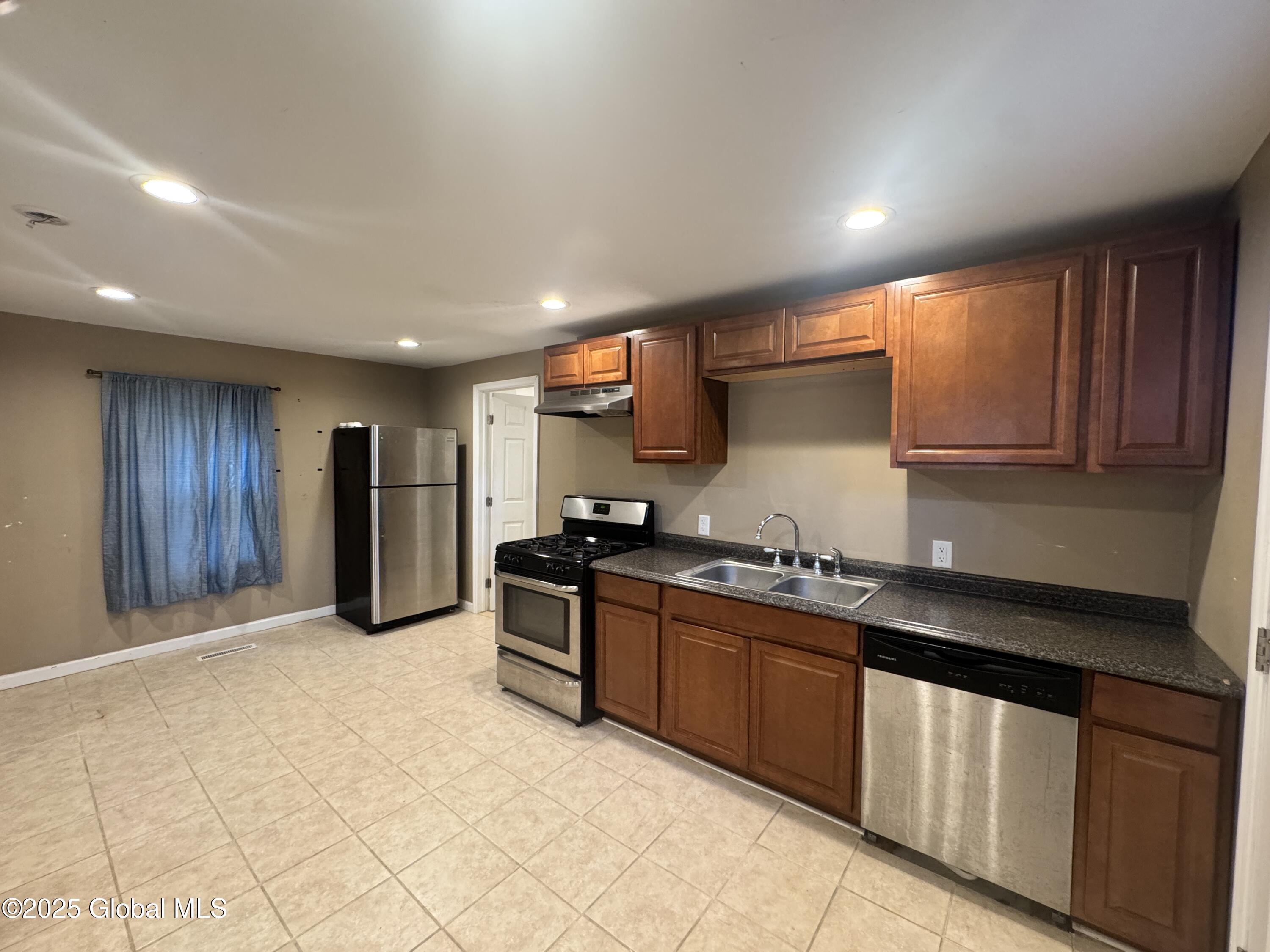 54 Sargent Street, Cohoes, New York image 8