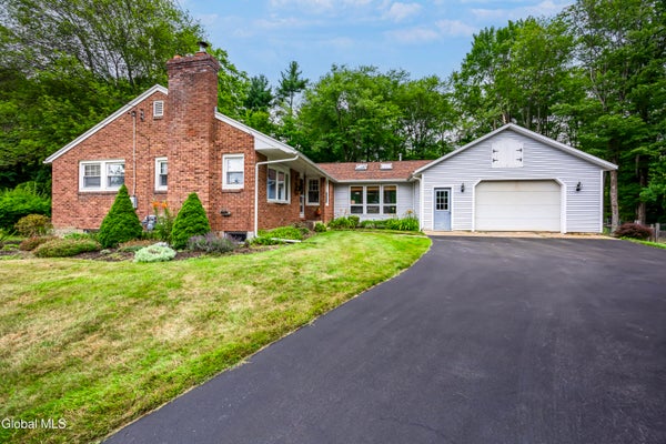 8 SHERWOOD PARK DR, BURNT HILLS, NY 12027 - Image c39d962681a9bfceeb7fe2fdd70e005f/2086151461