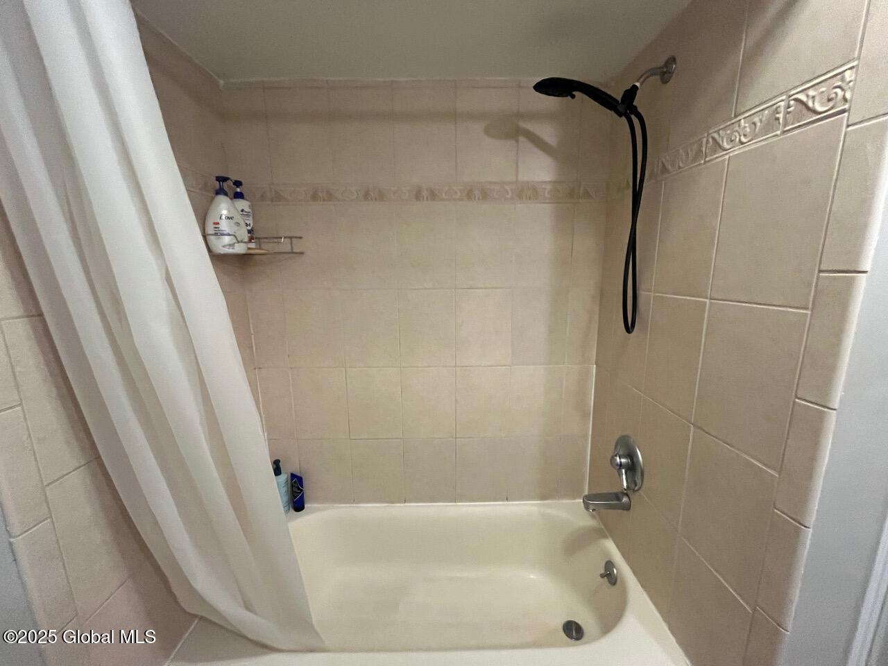 Troy, New York 12180, United States, 3 Bedrooms Bedrooms, ,1 BathroomBathrooms,Residential,Active,99111