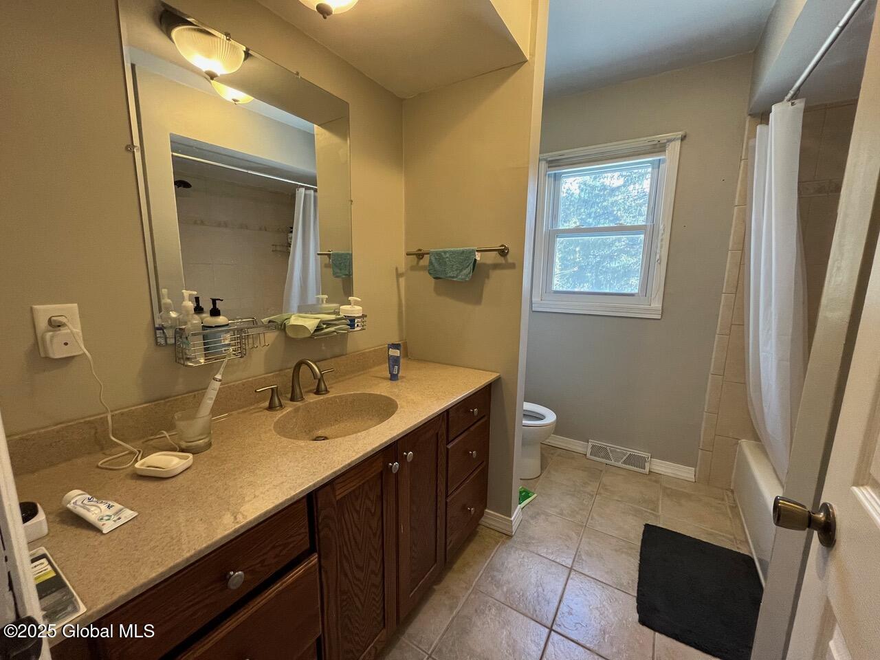 Troy, New York 12180, United States, 3 Bedrooms Bedrooms, ,1 BathroomBathrooms,Residential,Active,99111