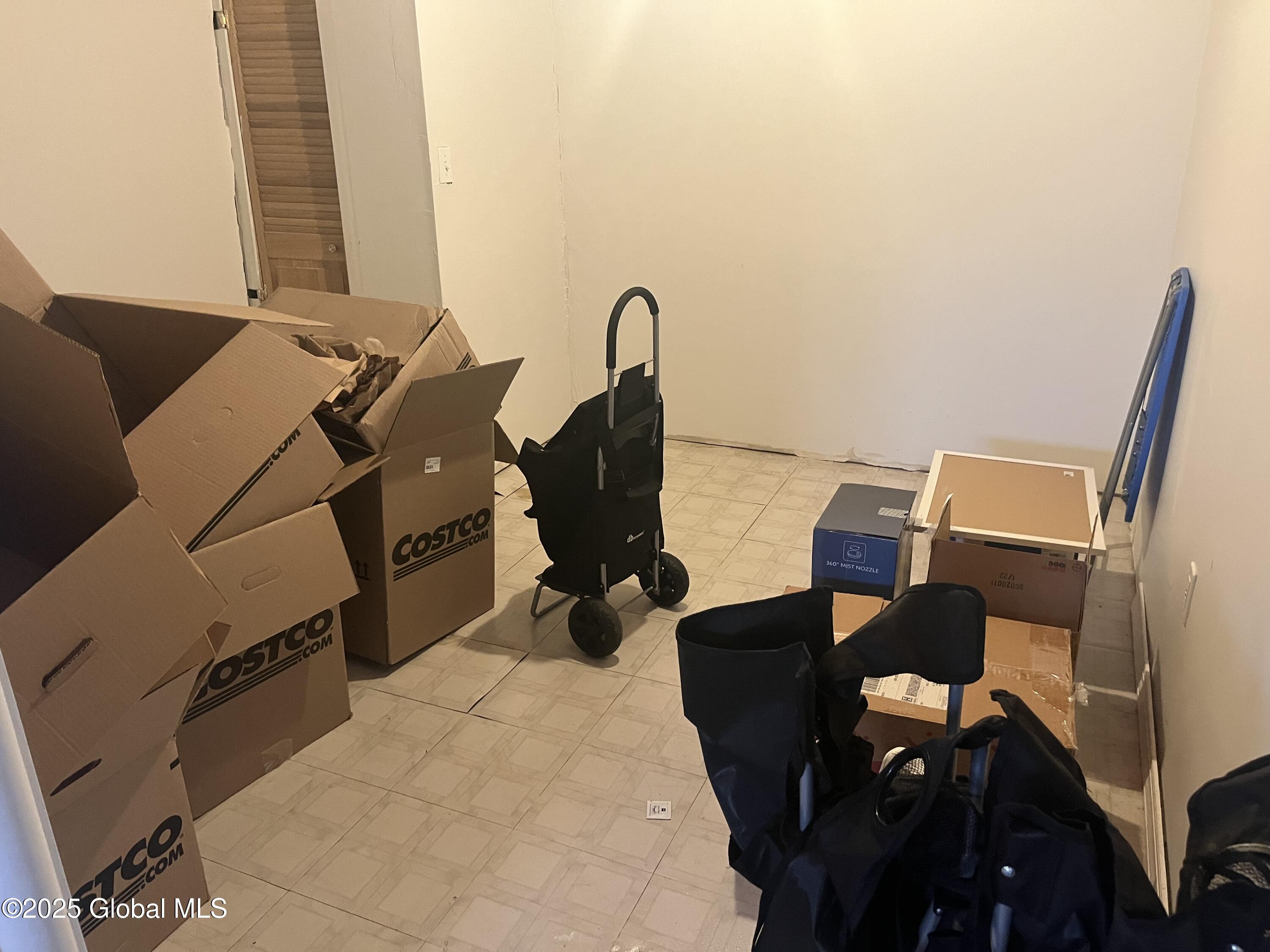 Troy, New York 12180, United States, 3 Bedrooms Bedrooms, ,1 BathroomBathrooms,Residential,Active,99111