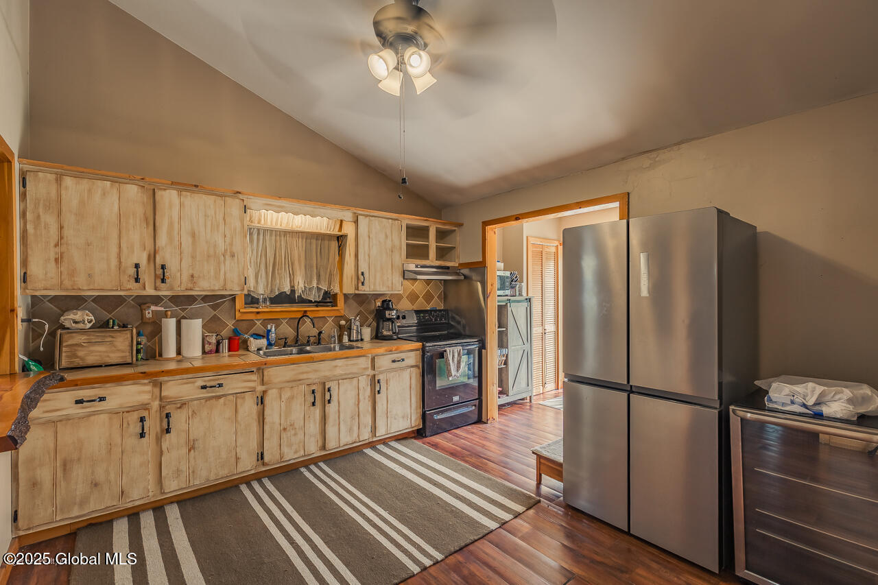 189 Burdick Road, Gloversville, New York image 11