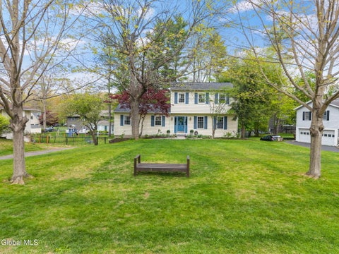 Homes For Sale - 29 Surrey Mall Mall<br/> Slingerlands, NY 12159