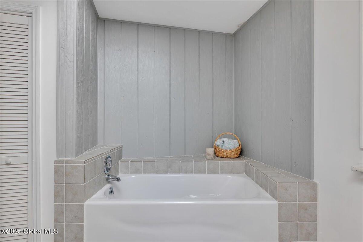 15 Westcrest Drive, Clifton Park, New York image 32