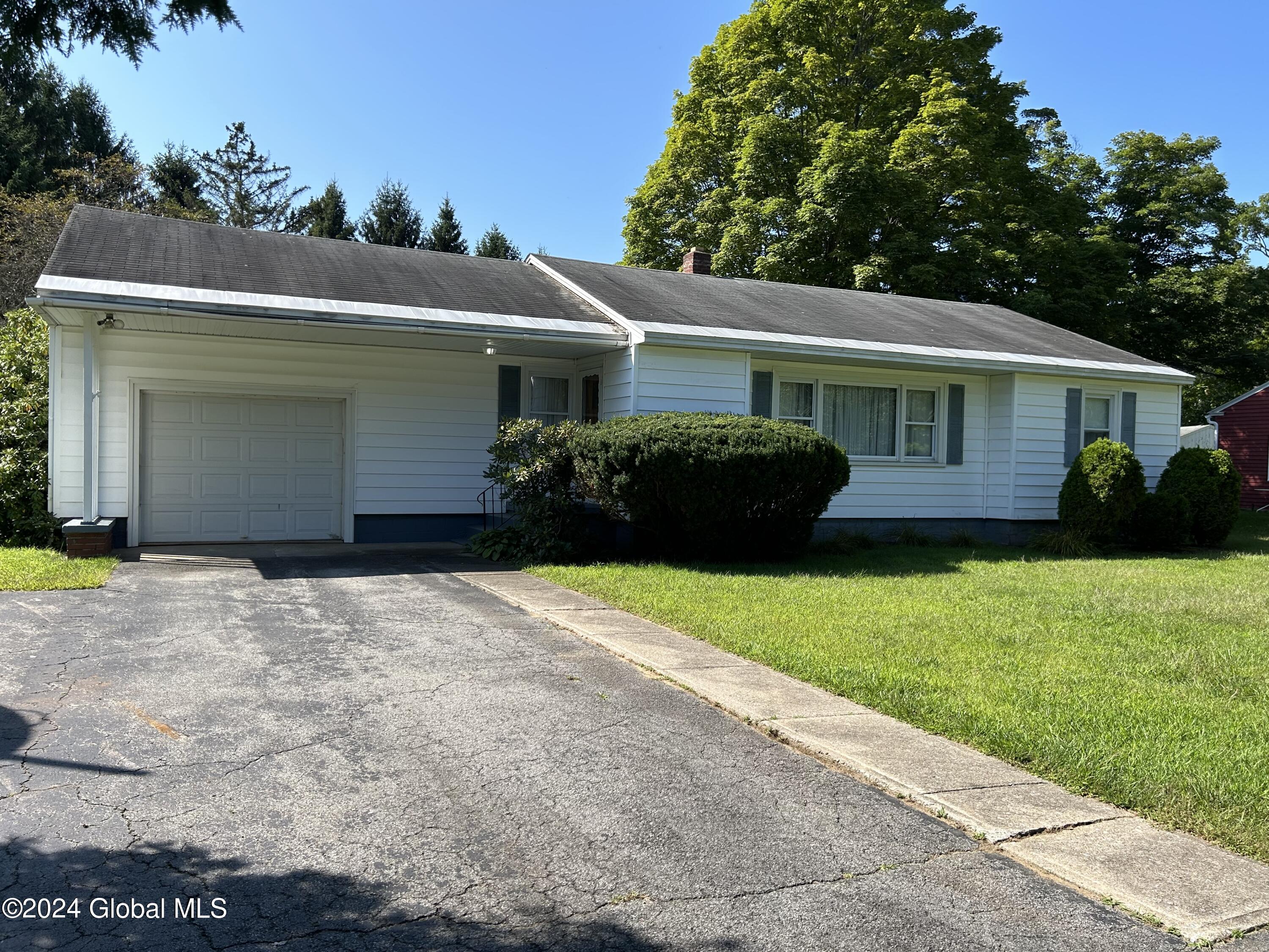 34 Woodlawn Avenue, South Glens Falls, New York image 2