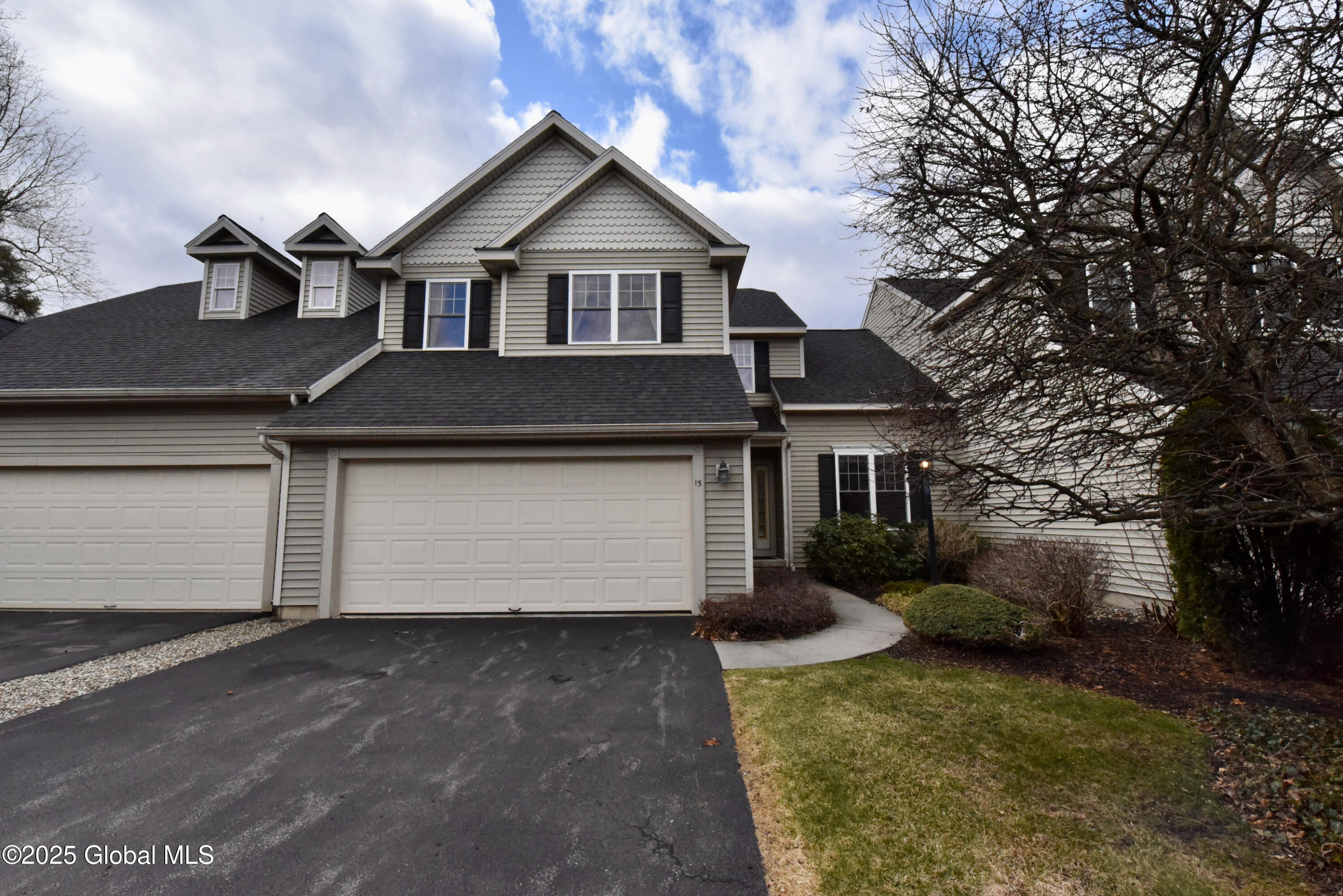 15 Kerry Court, Saratoga Springs, New York image 2