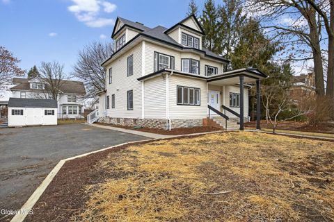 Photo of 901 Bedford Road, Schenectady, NY 12308 (MLS # 202531106)