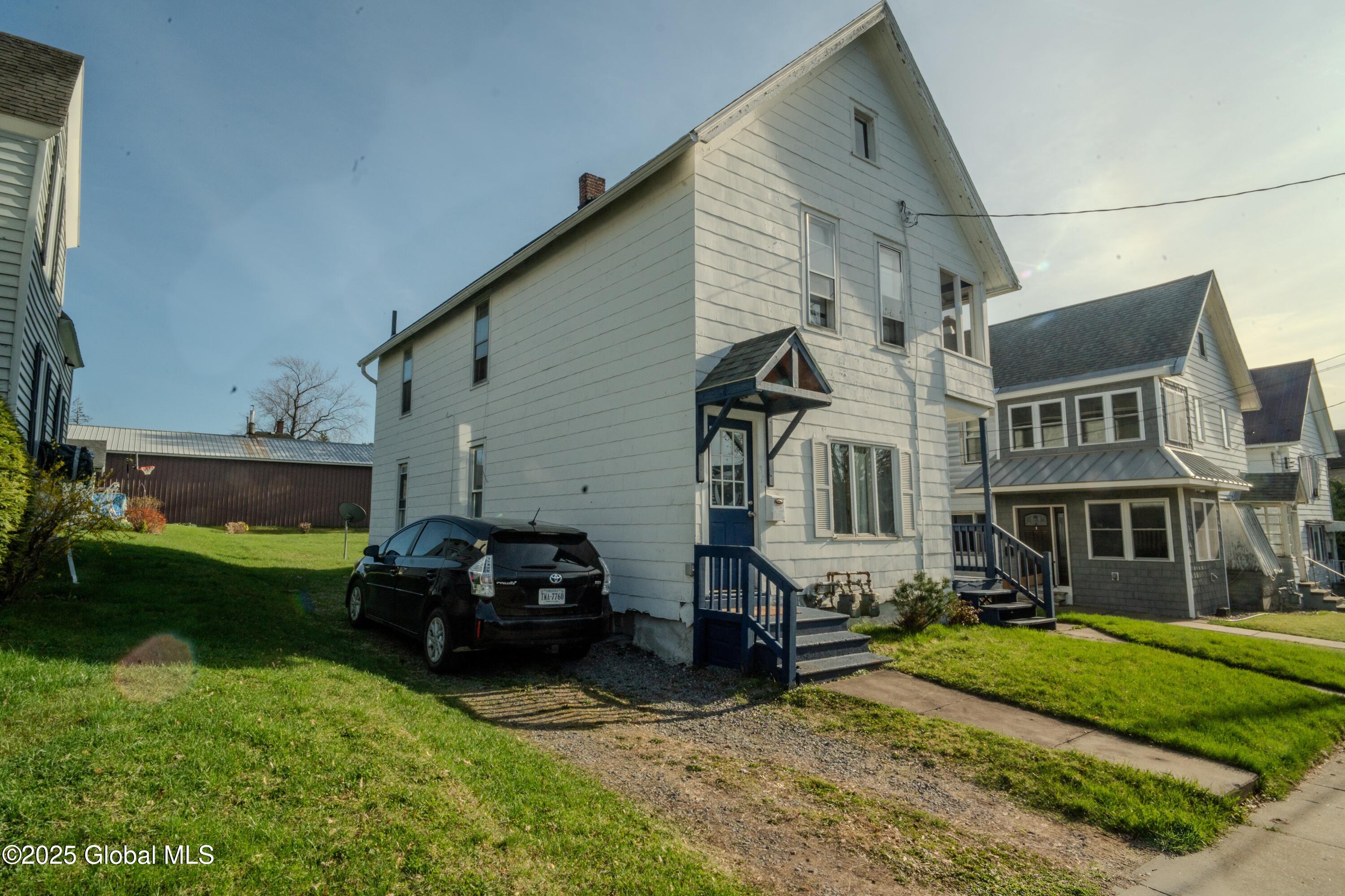 32 Walnut Street, Gloversville, New York image 2