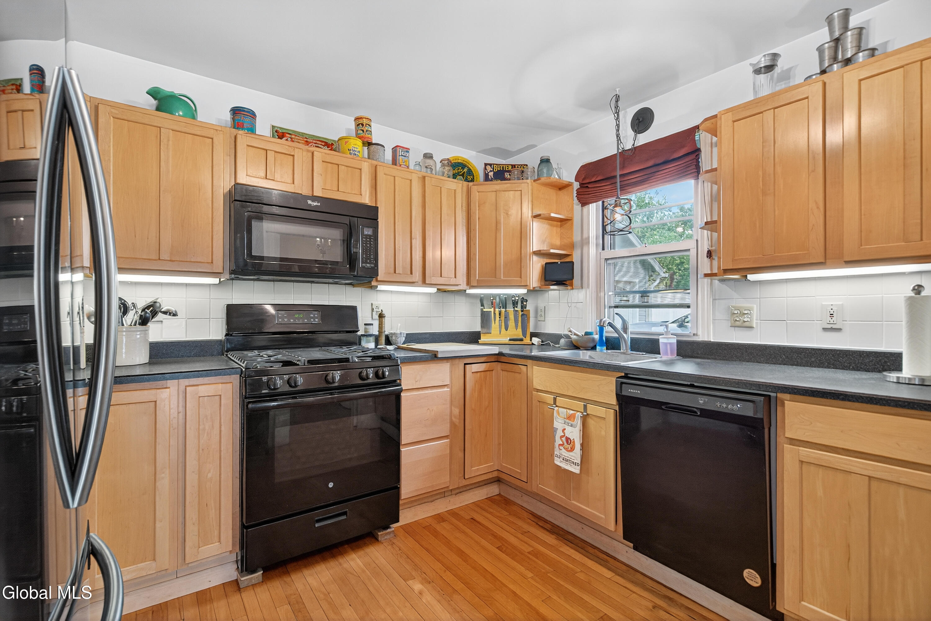 Scotia, New York 12302, United States, 3 Bedrooms Bedrooms, ,2 BathroomsBathrooms,Residential,Pending,187598