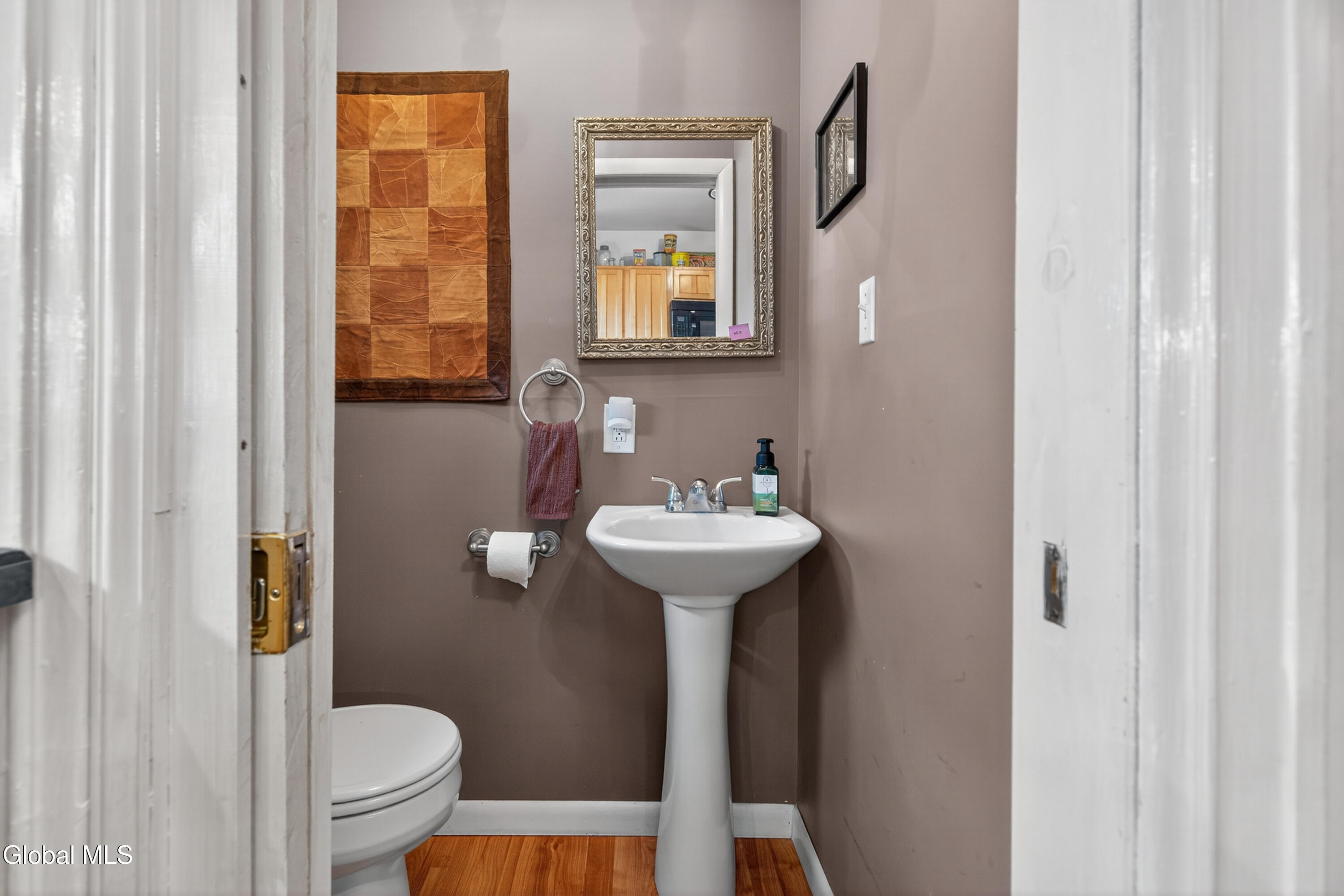 Scotia, New York 12302, United States, 3 Bedrooms Bedrooms, ,2 BathroomsBathrooms,Residential,Pending,187598