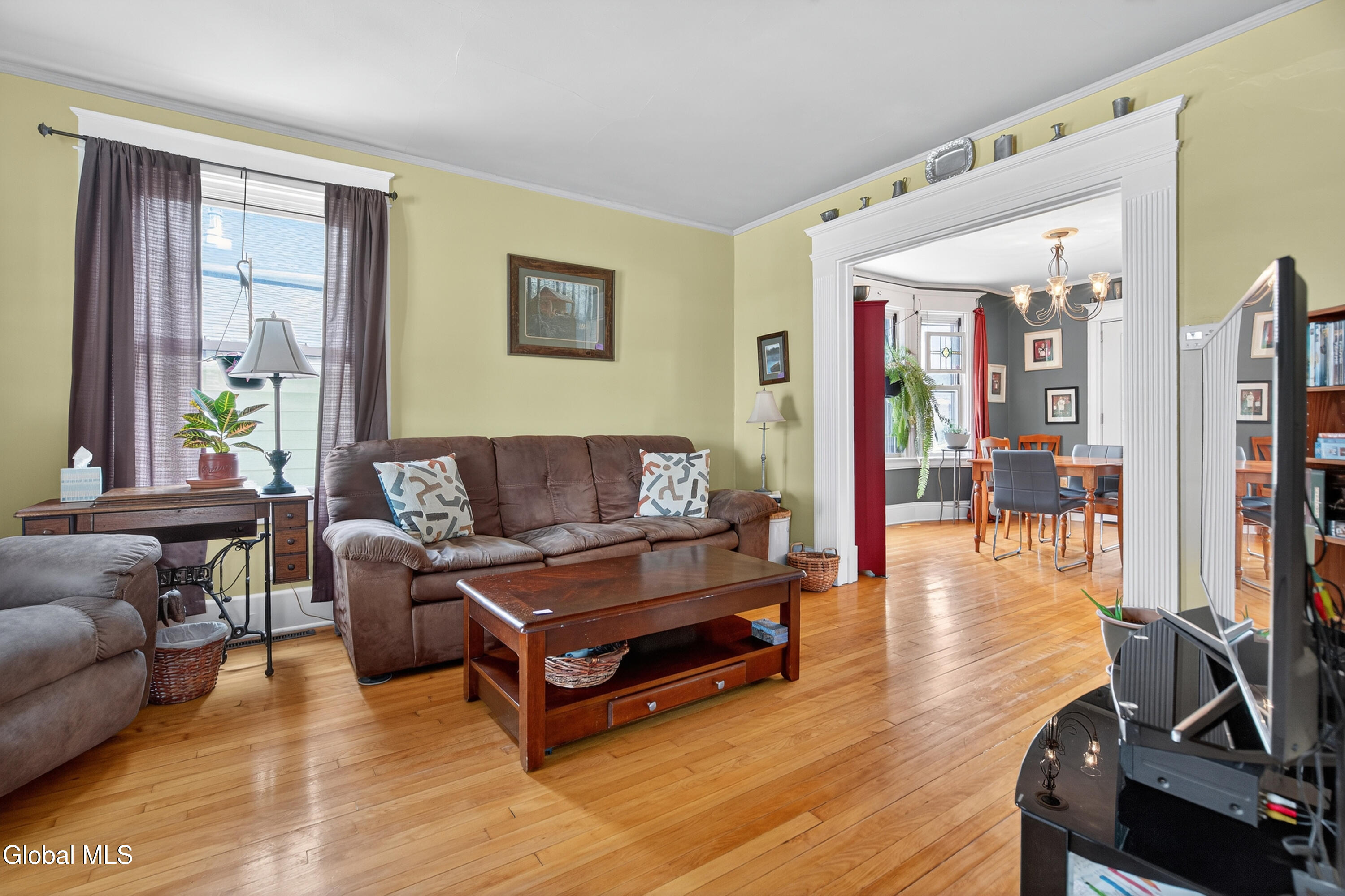 Scotia, New York 12302, United States, 3 Bedrooms Bedrooms, ,2 BathroomsBathrooms,Residential,Pending,187598