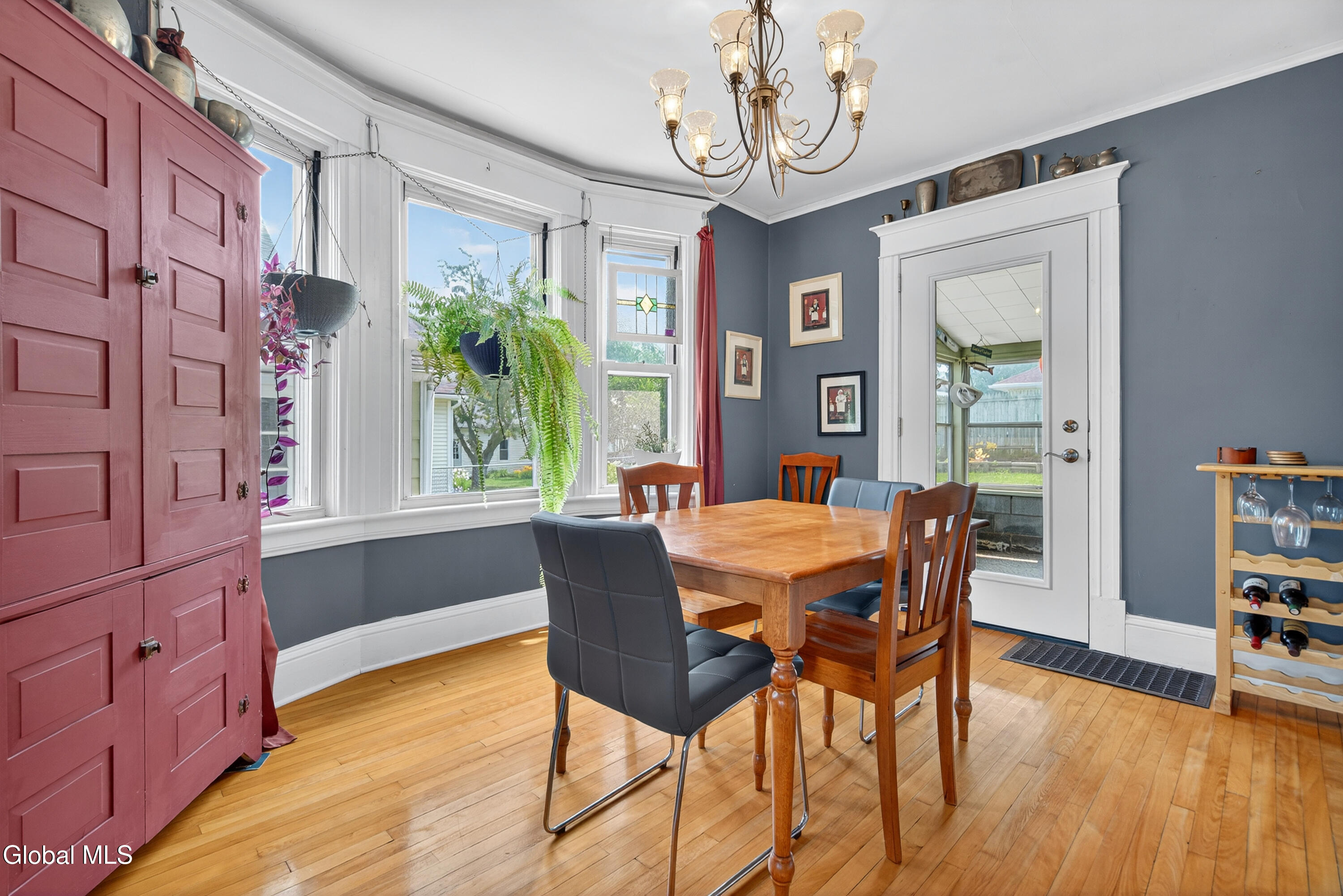 Scotia, New York 12302, United States, 3 Bedrooms Bedrooms, ,2 BathroomsBathrooms,Residential,Pending,187598