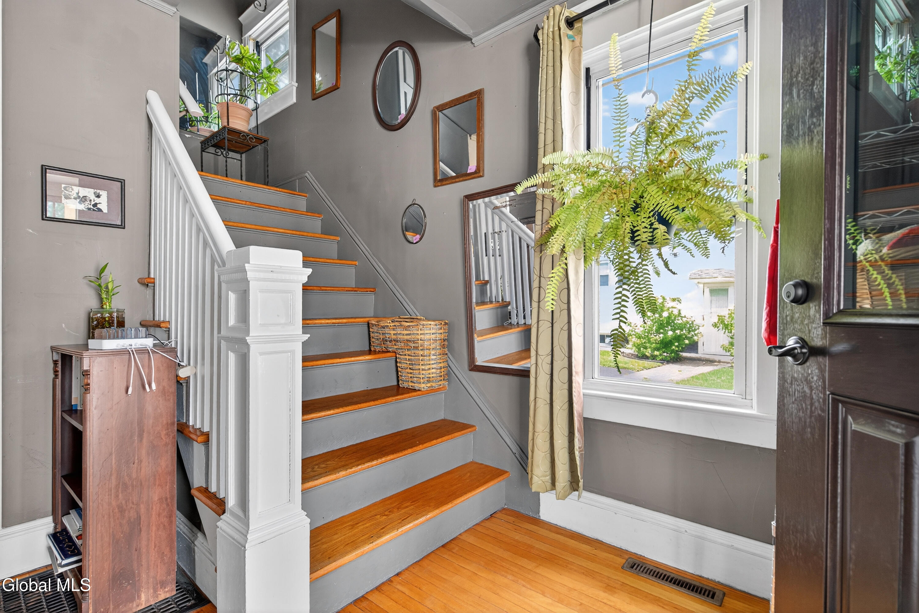 Scotia, New York 12302, United States, 3 Bedrooms Bedrooms, ,2 BathroomsBathrooms,Residential,Pending,187598