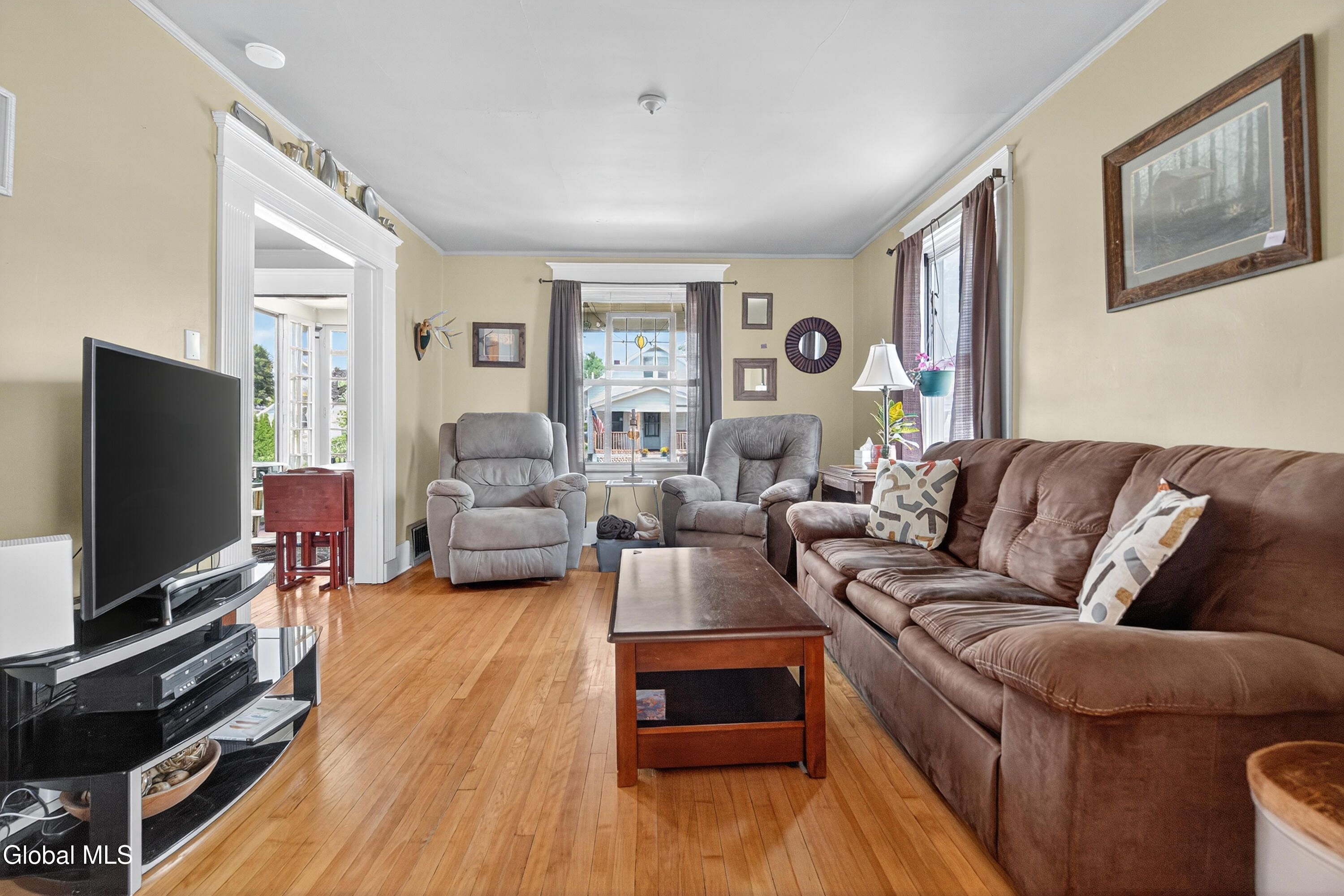 Scotia, New York 12302, United States, 3 Bedrooms Bedrooms, ,2 BathroomsBathrooms,Residential,Pending,187598