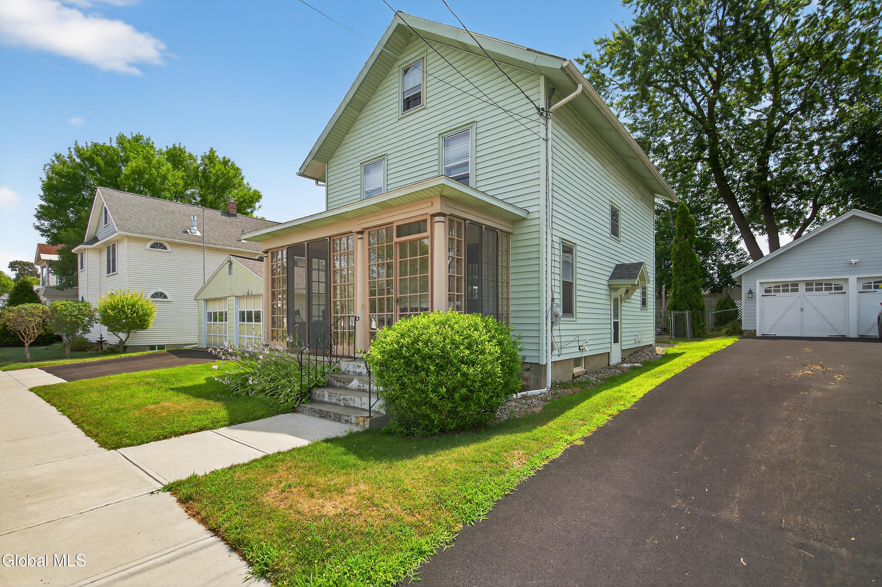 Scotia, New York 12302, United States, 3 Bedrooms Bedrooms, ,2 BathroomsBathrooms,Residential,Pending,187598