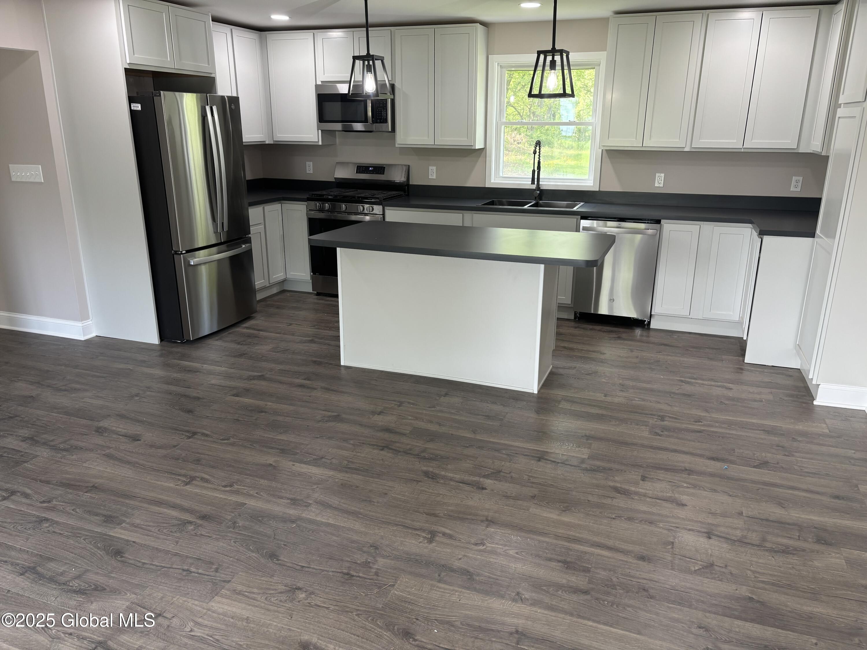 571 Mcqueen Road, Amsterdam, New York image 3