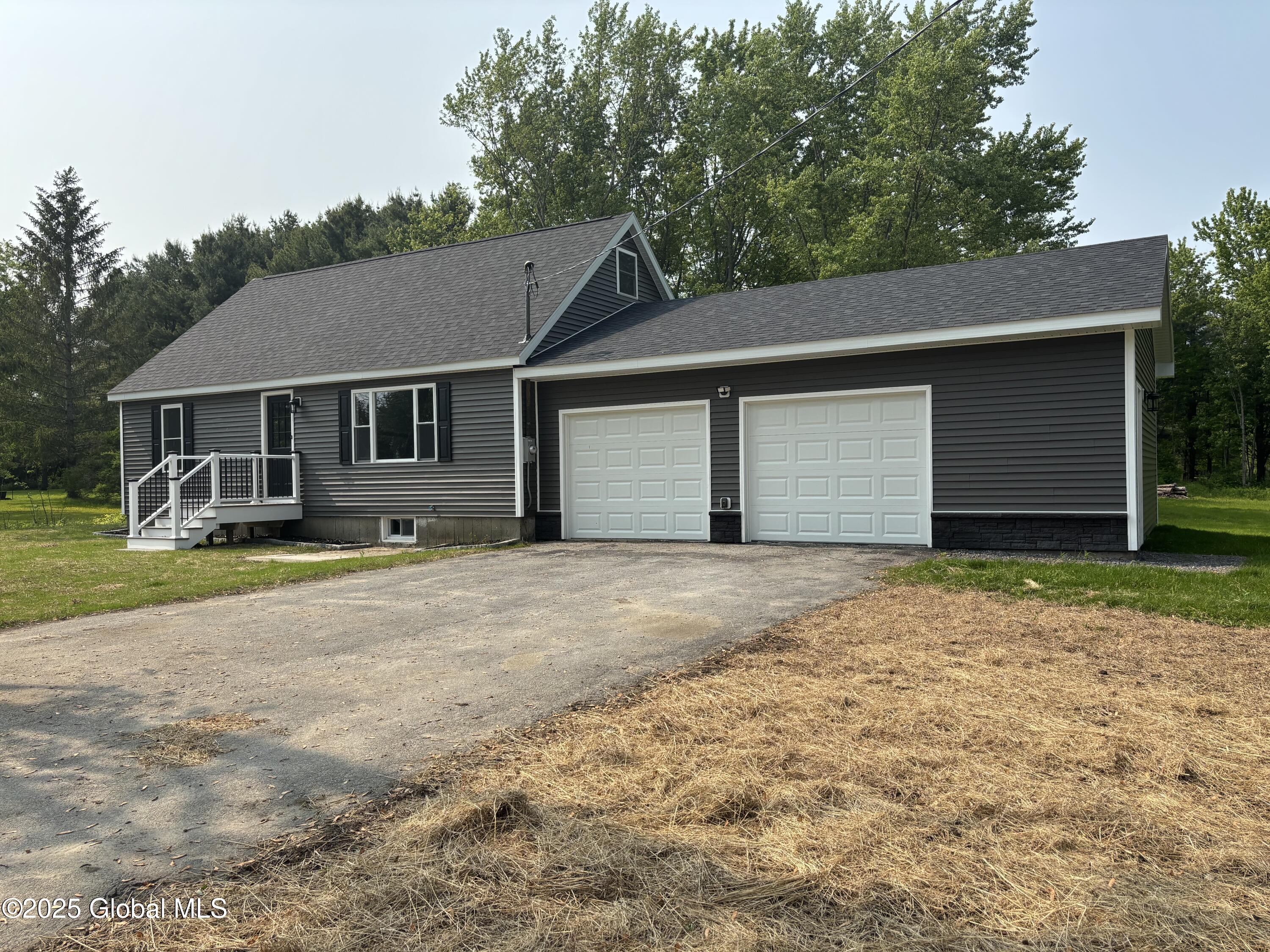 571 Mcqueen Road, Amsterdam, New York image 2