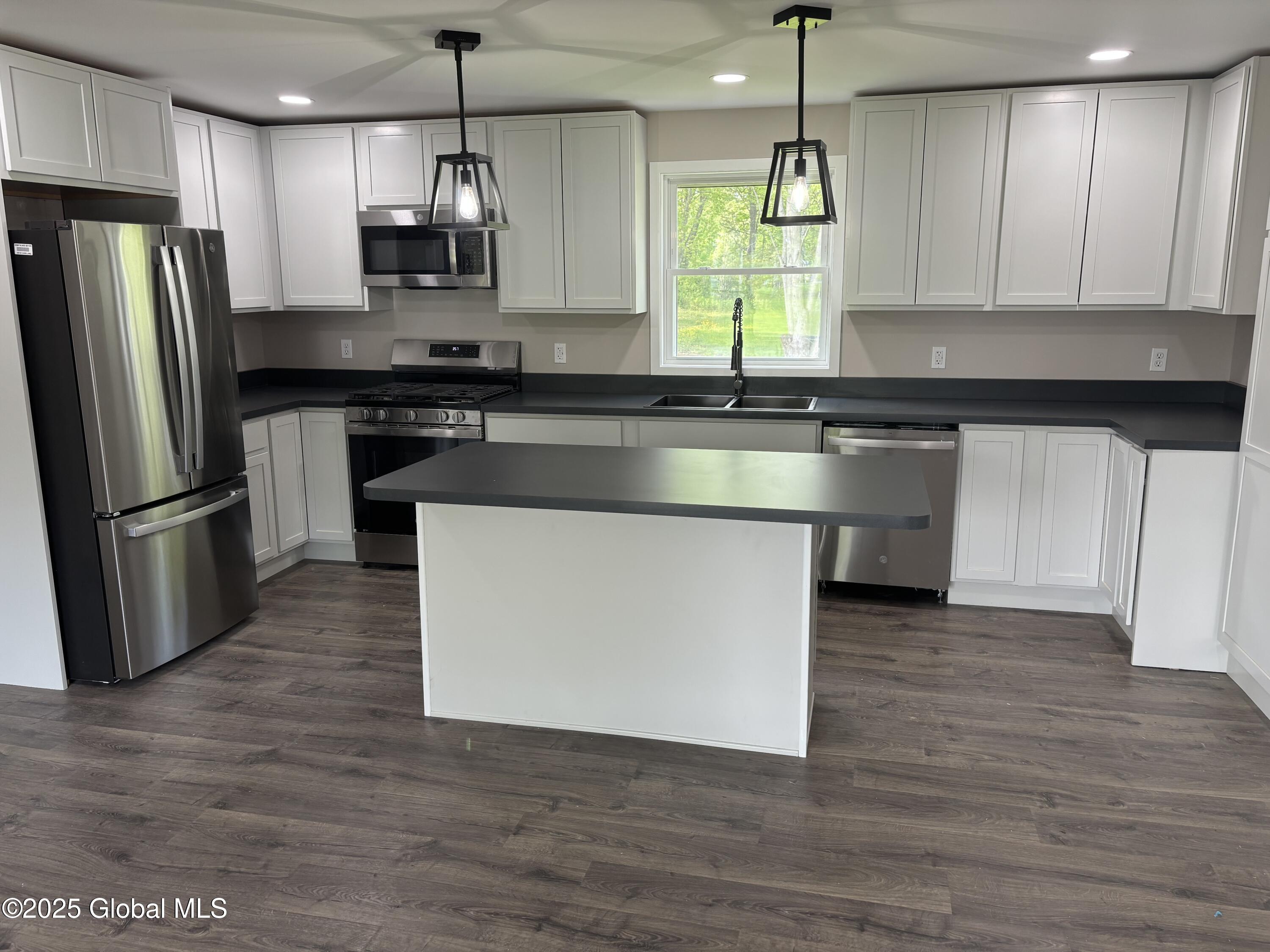 571 Mcqueen Road, Amsterdam, New York image 4