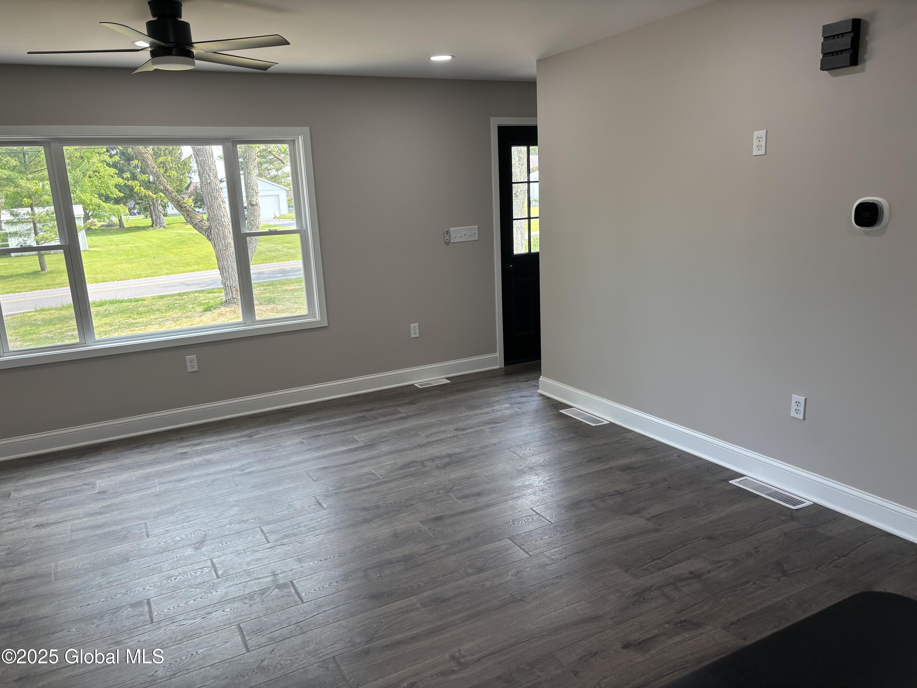 571 Mcqueen Road, Amsterdam, New York image 9