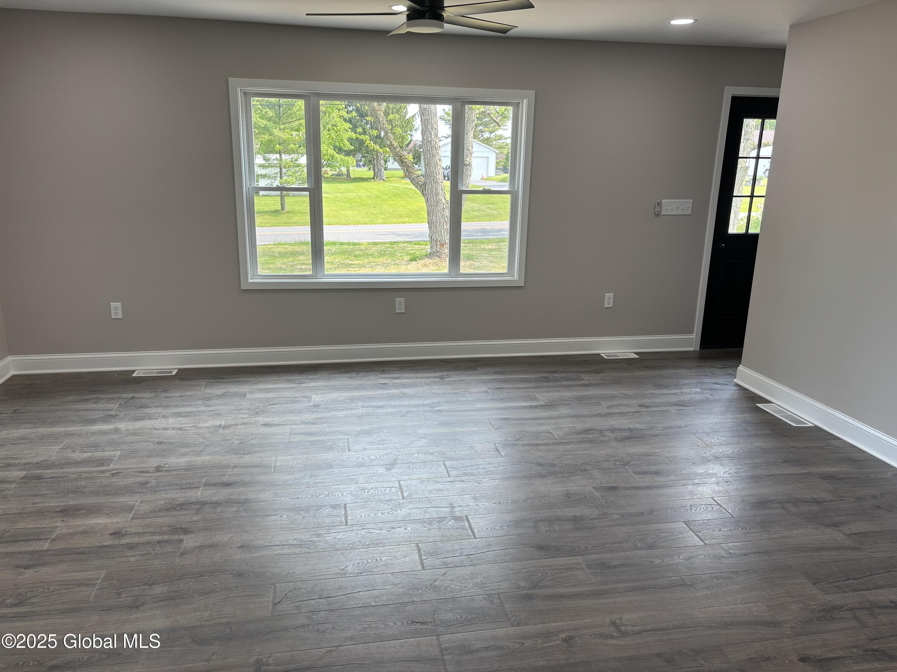 571 Mcqueen Road, Amsterdam, New York image 7
