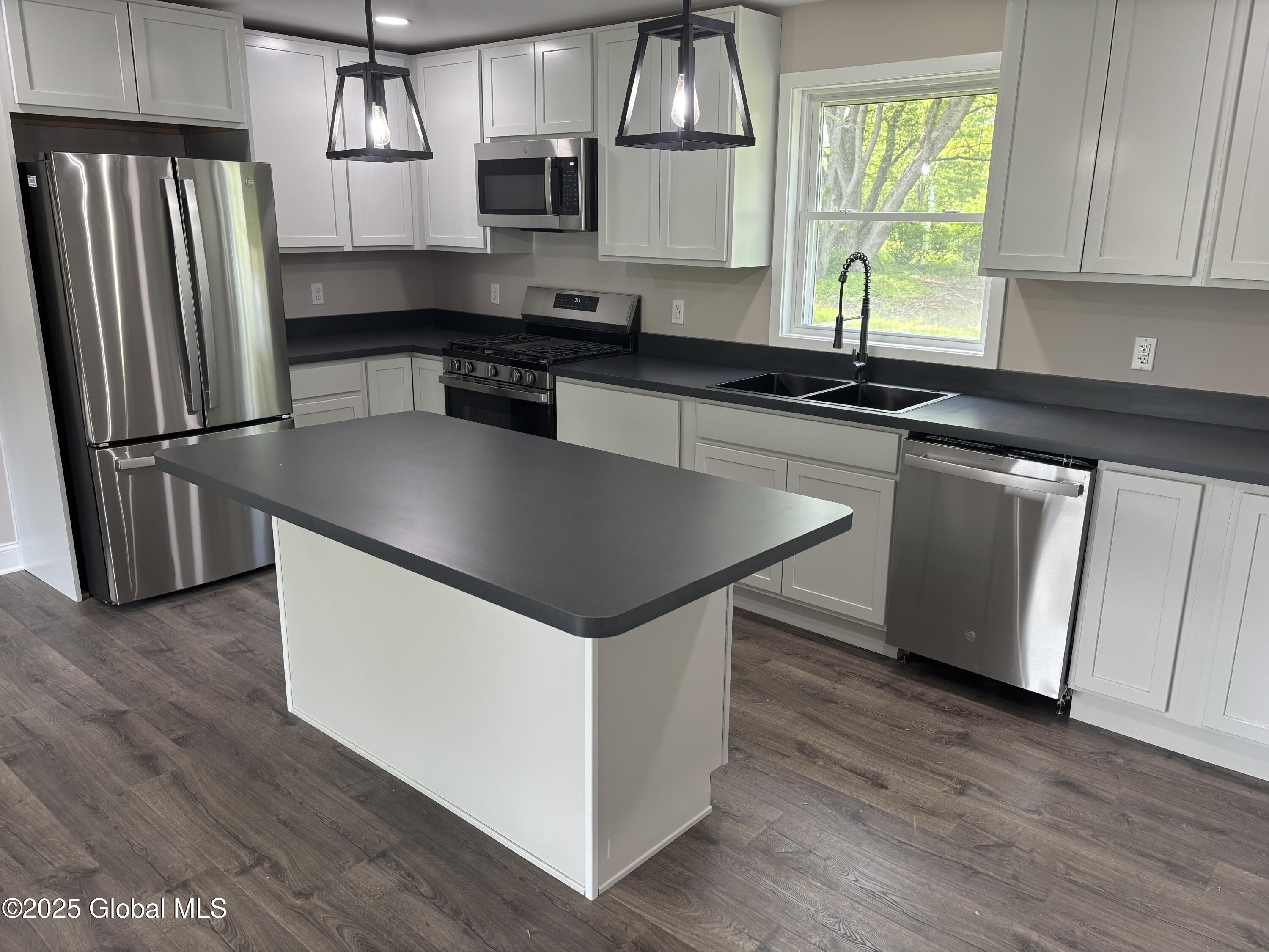 571 Mcqueen Road, Amsterdam, New York image 5