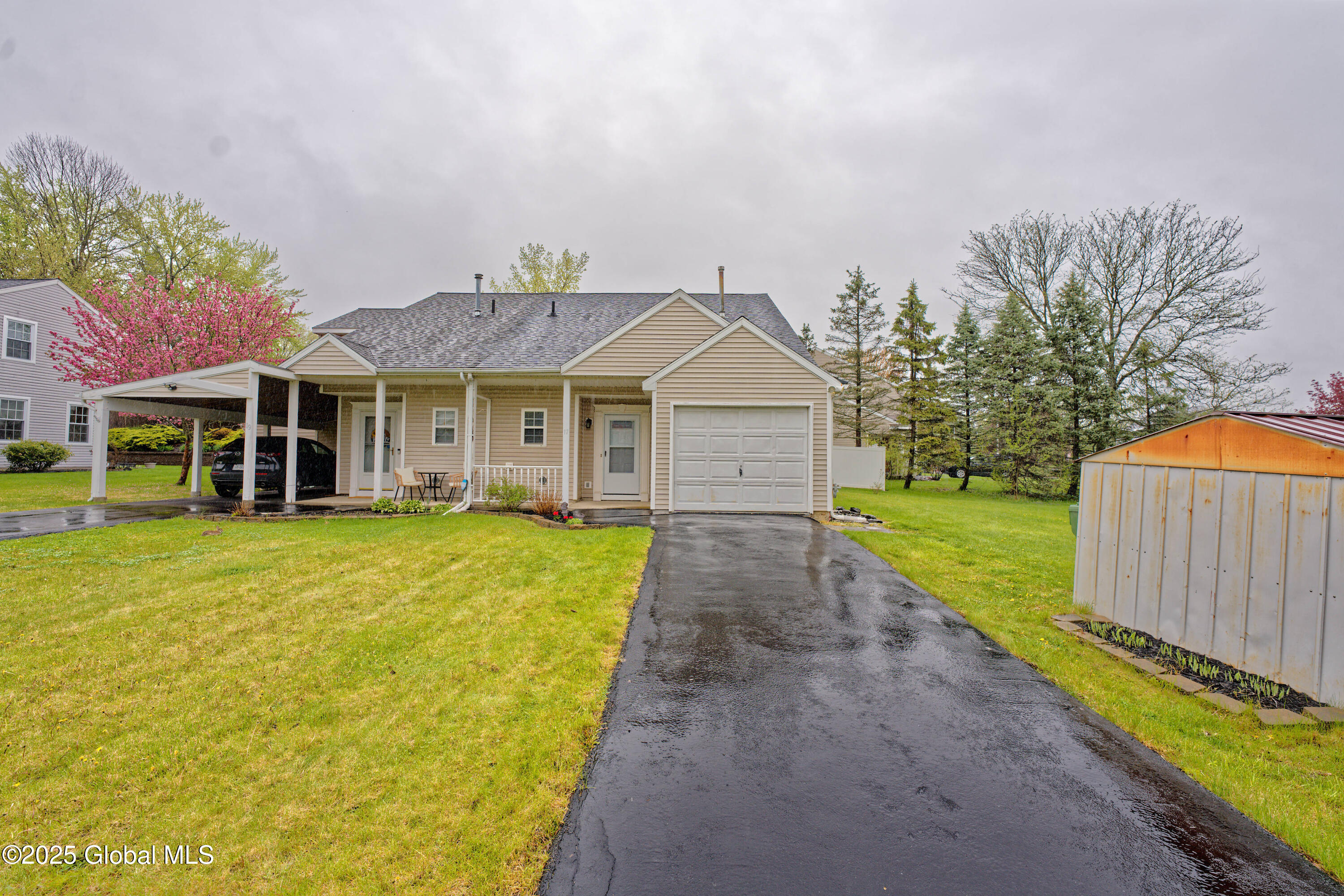 17 Diane Court, Cohoes, New York image 2