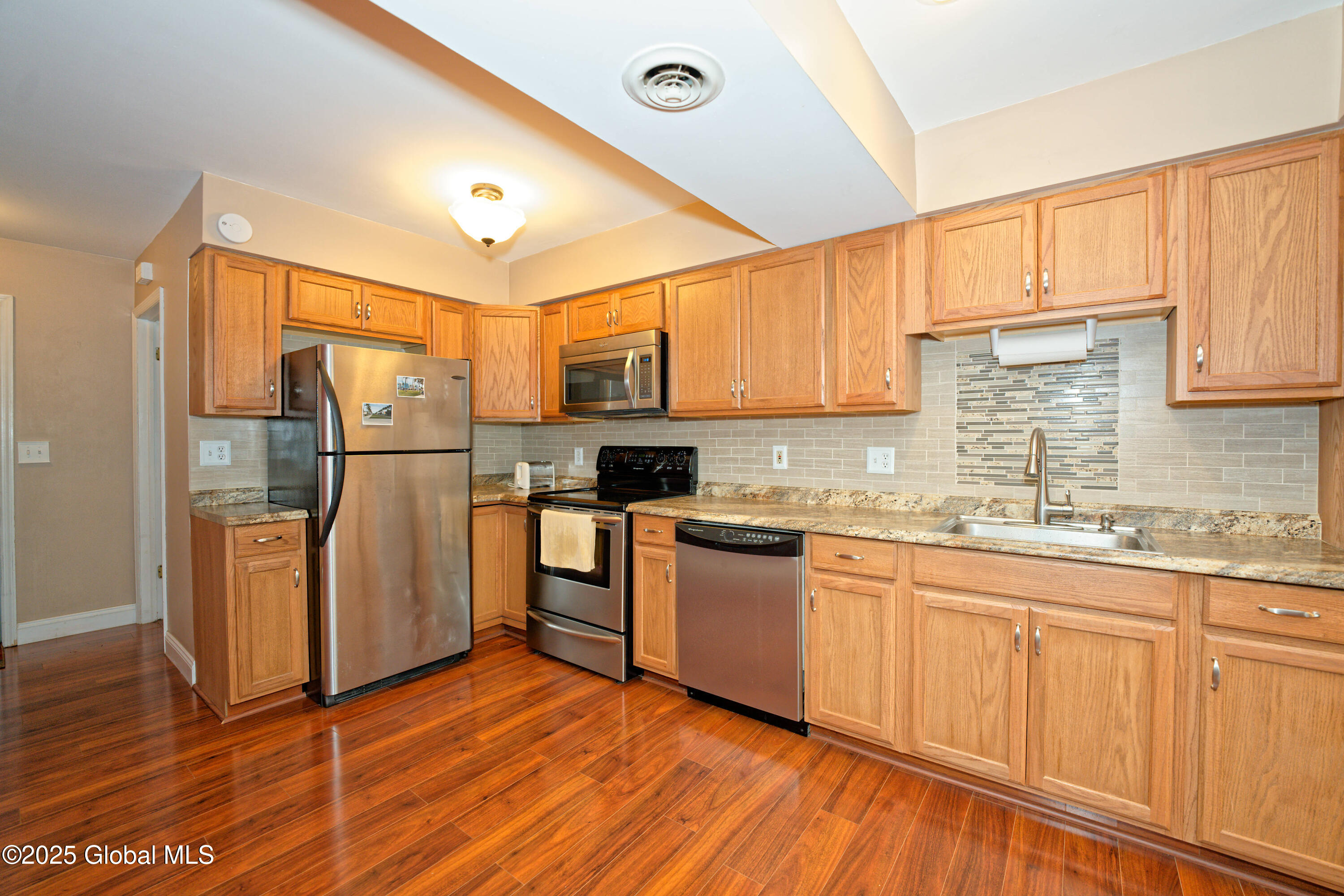 17 Diane Court, Cohoes, New York image 12