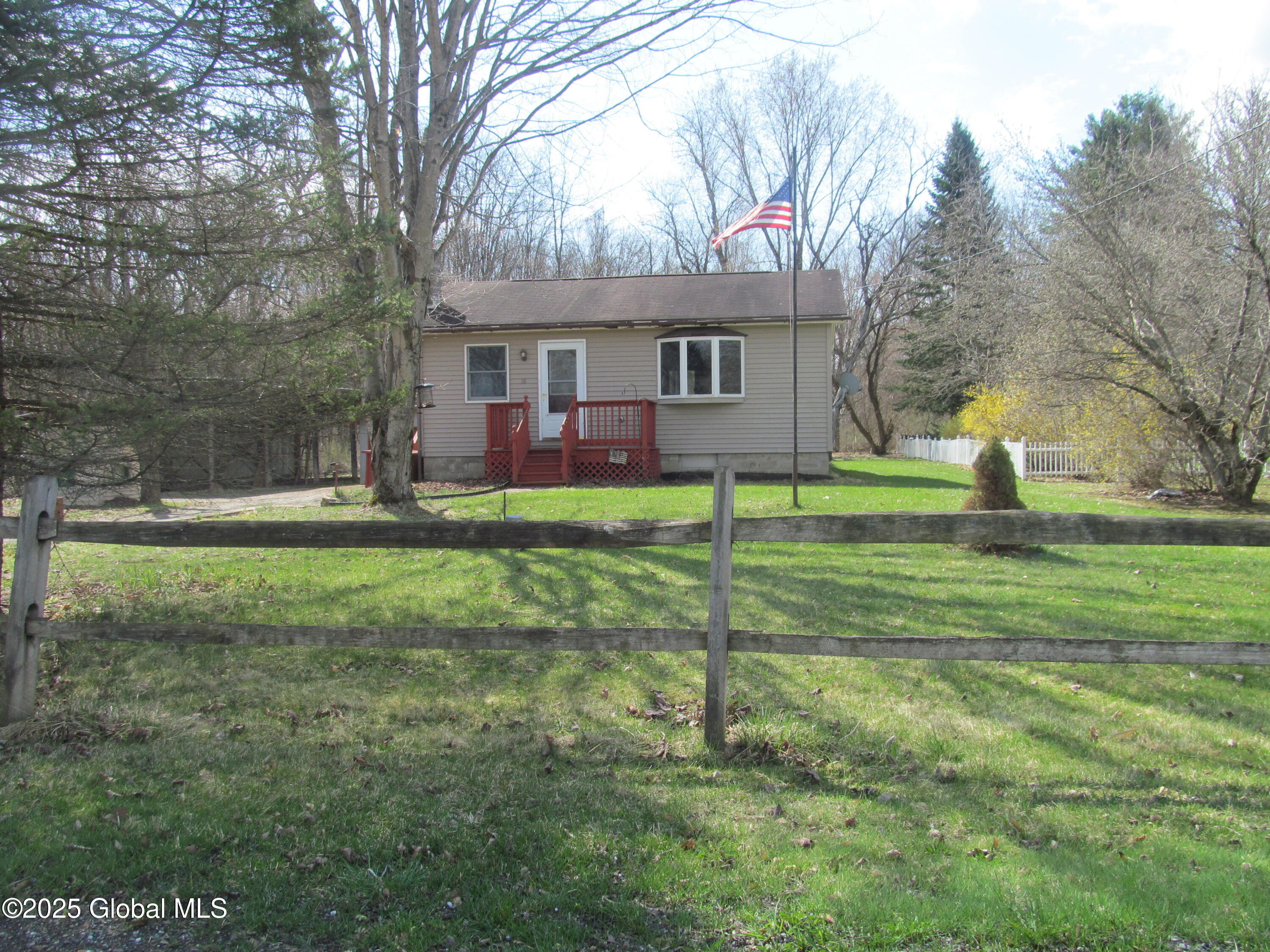 18 Thomson Road, Greenwich, New York image 1