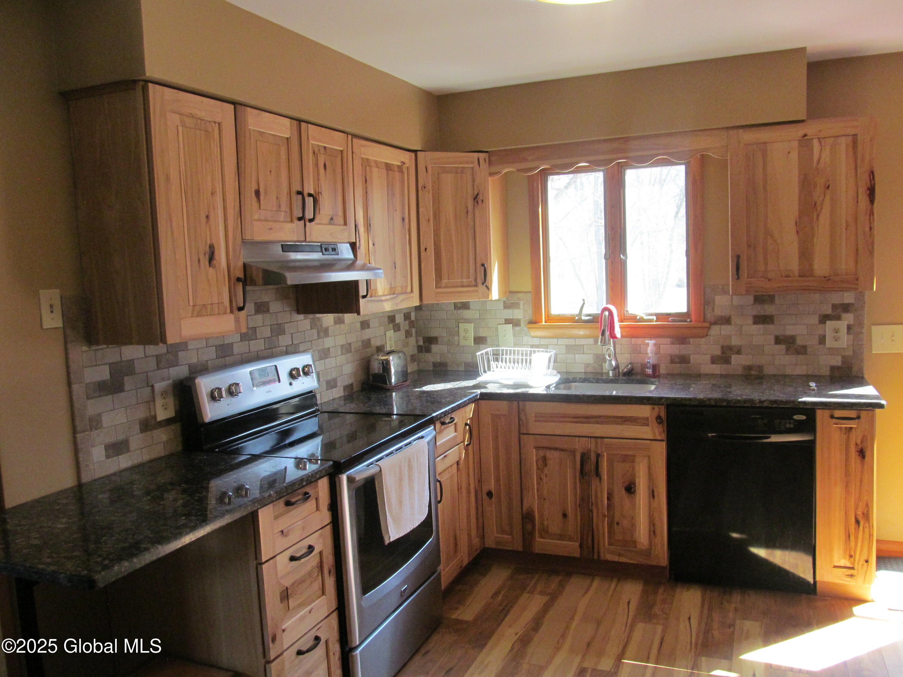 18 Thomson Road, Greenwich, New York image 3