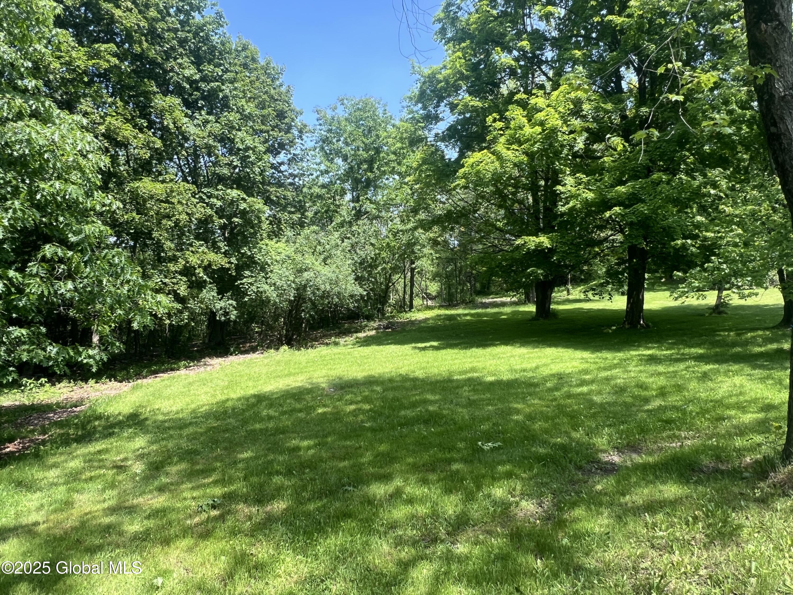 39 Tybush Lane, Troy, New York image 1