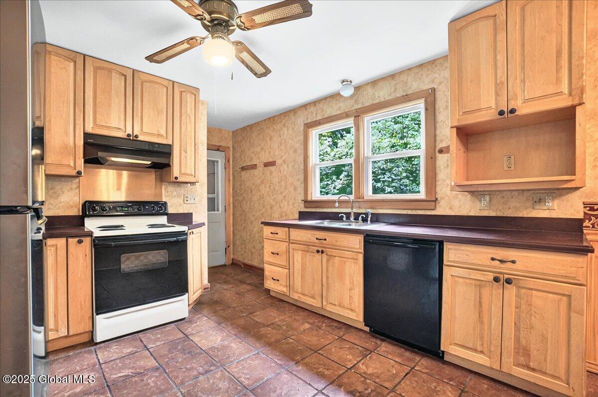 3 Hillandale Drive, Ballston Lake, New York image 8