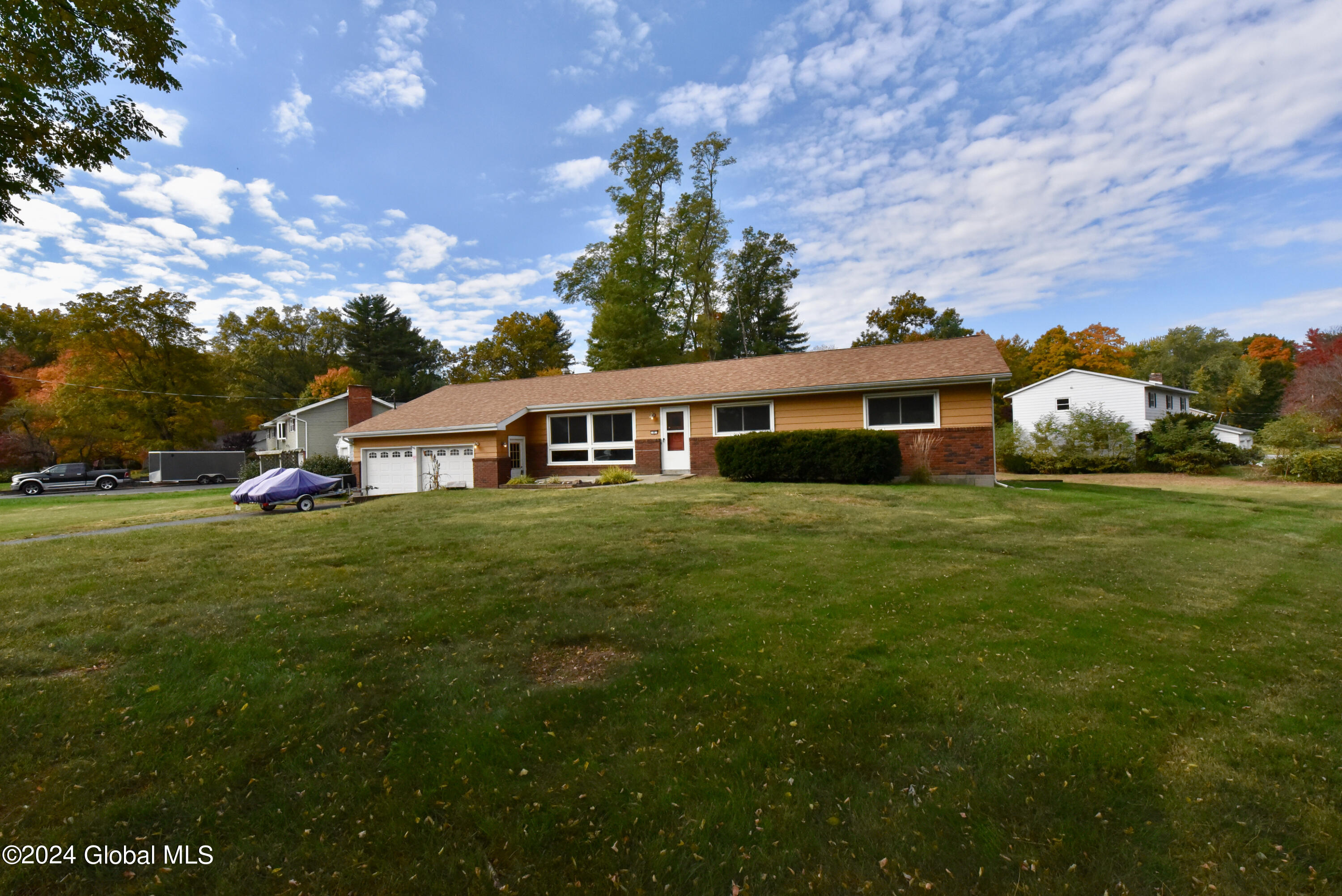 8 Locust Lane, Clifton Park, New York image 1