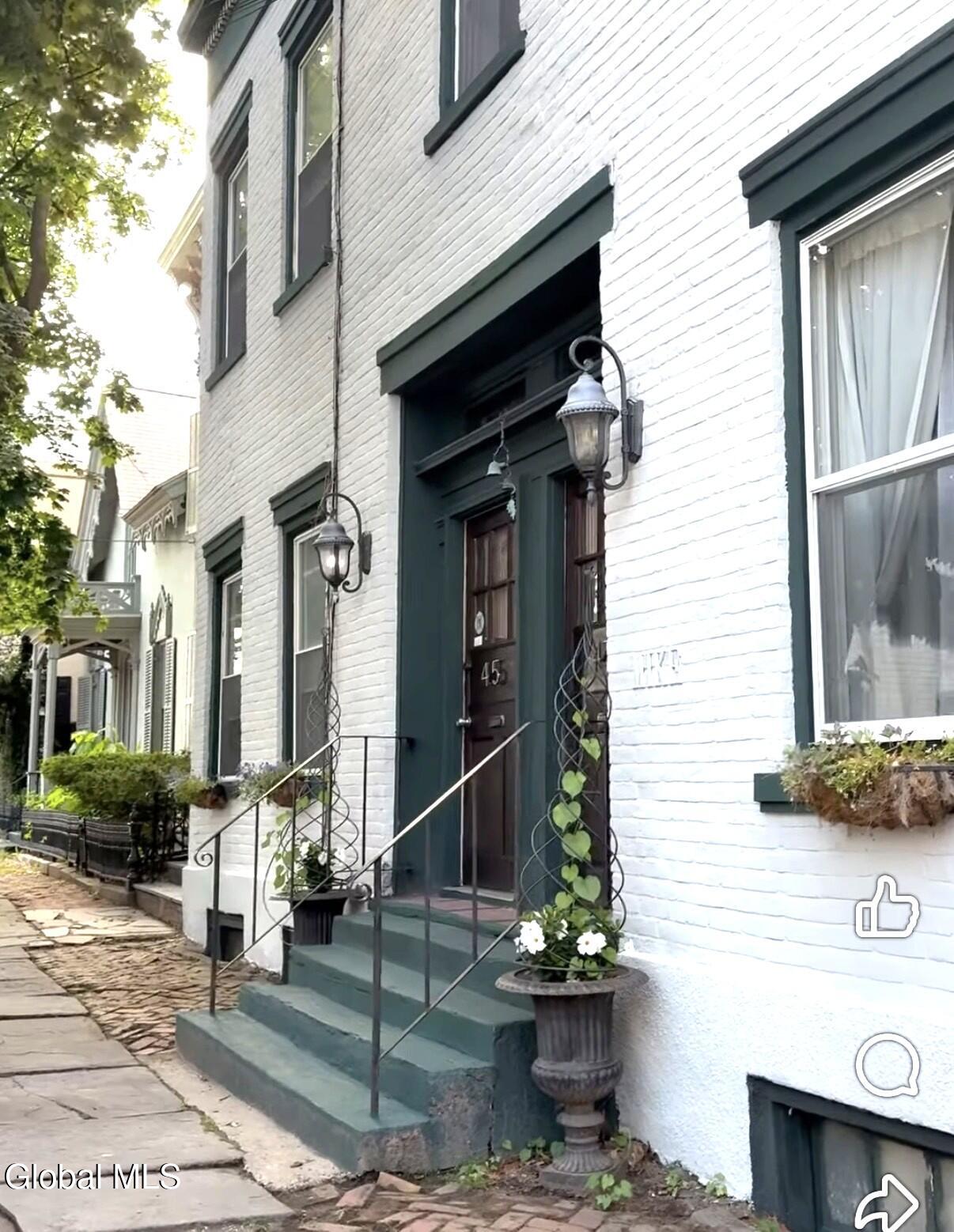 45 Front Street