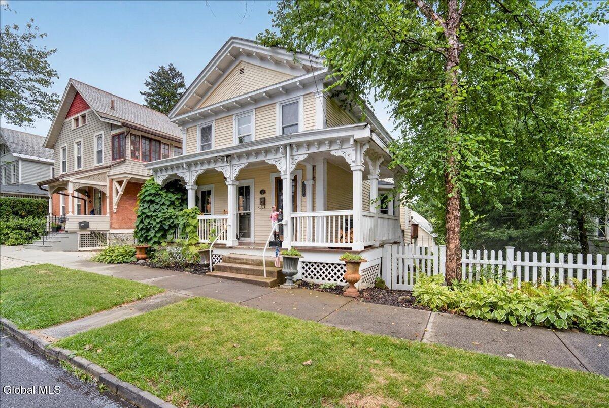 154 Woodlawn Avenue