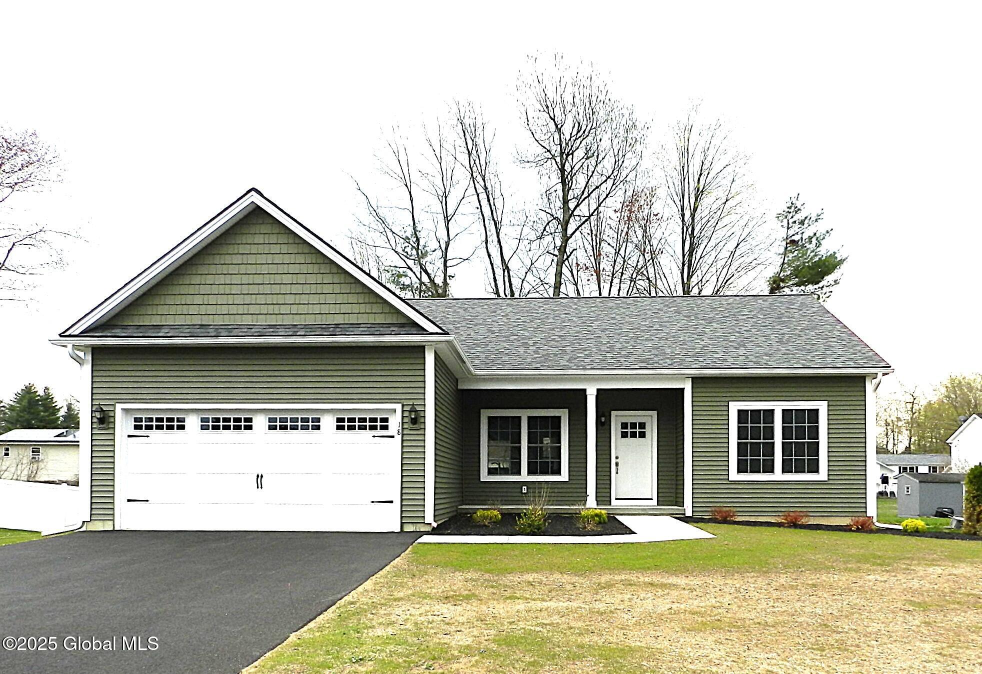 18 Sandy Boulevard, South Glens Falls, New York image 1