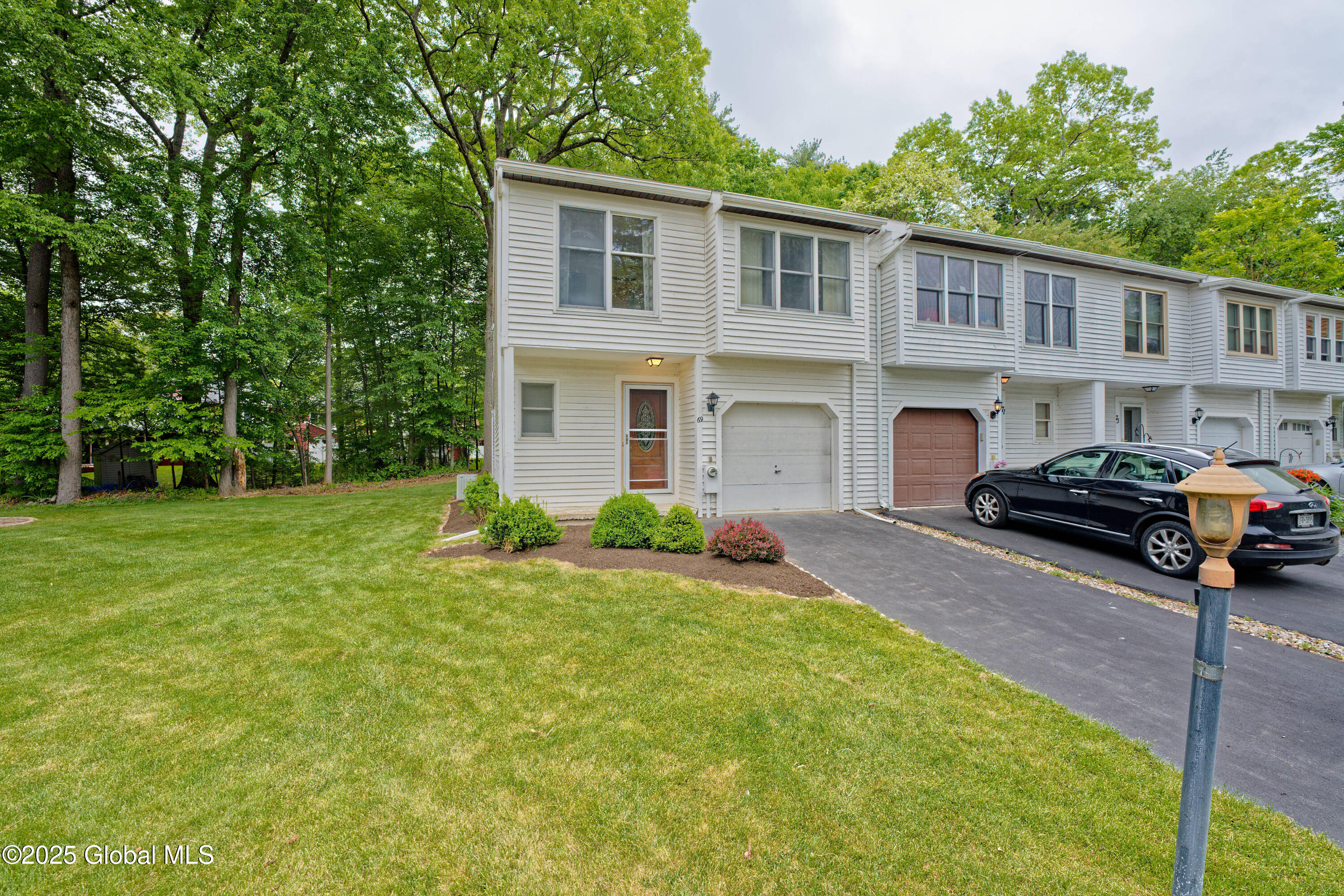 69 Brenden Court, Clifton Park, New York image 2
