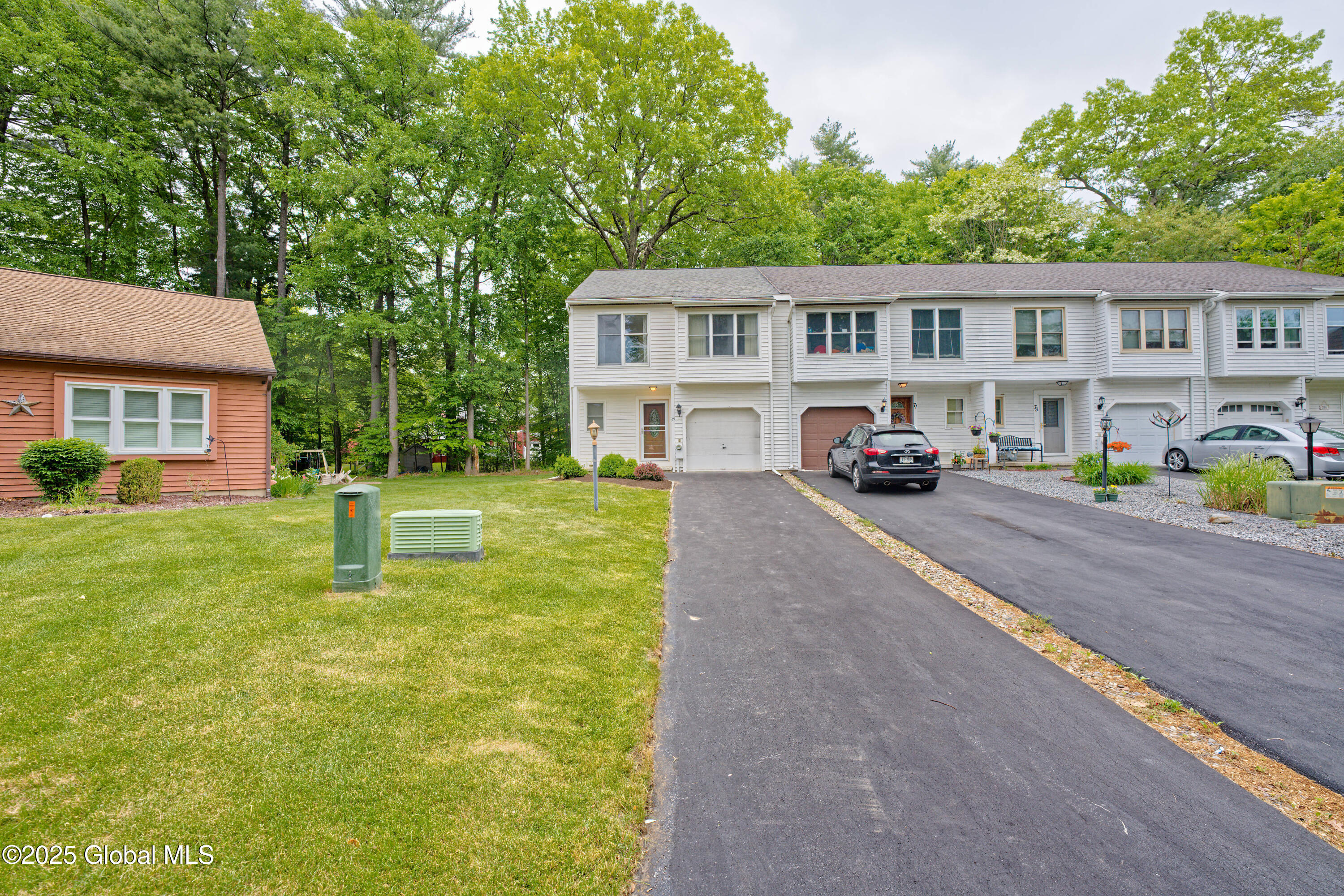 69 Brenden Court, Clifton Park, New York image 1