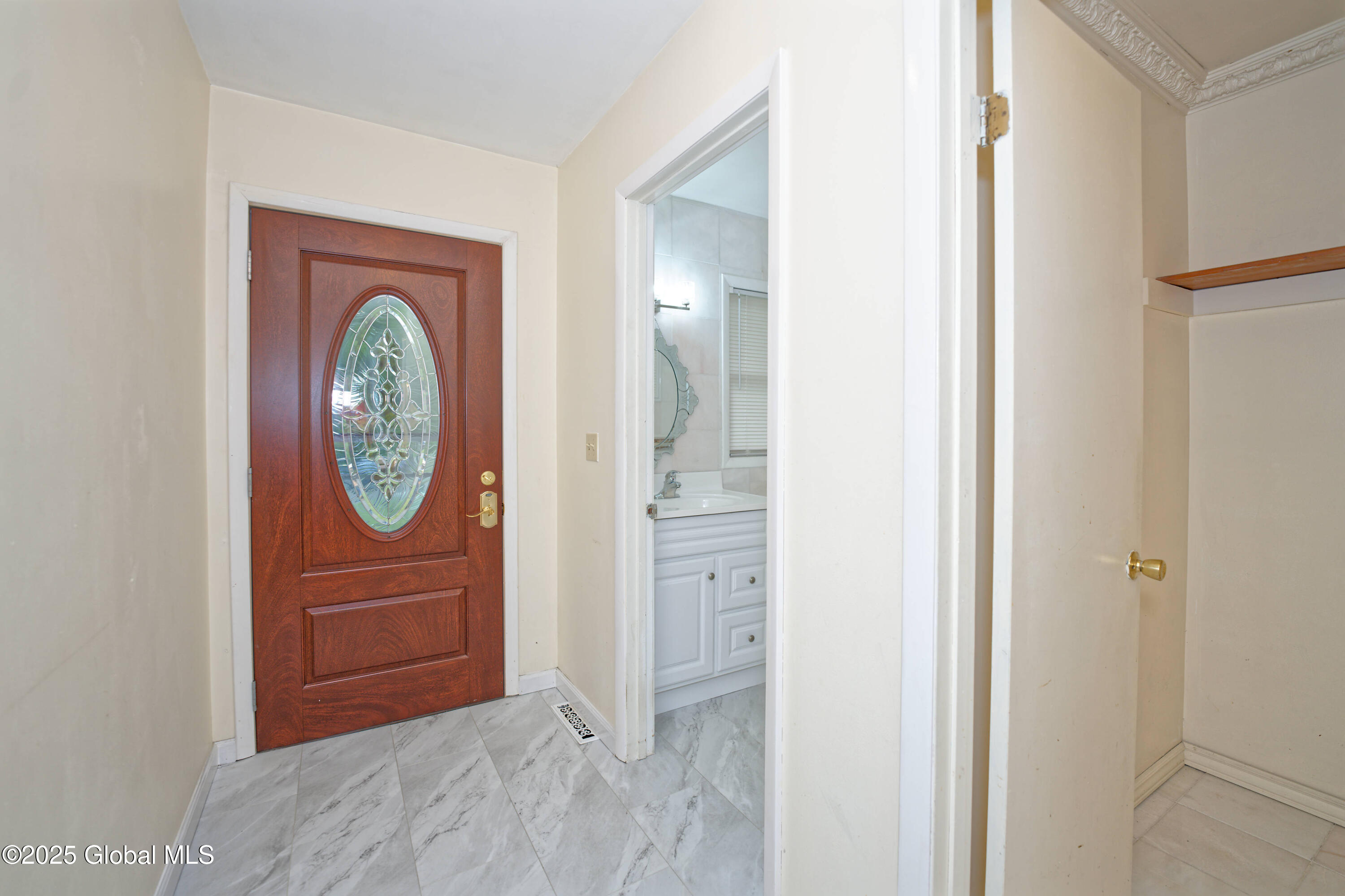 69 Brenden Court, Clifton Park, New York image 4