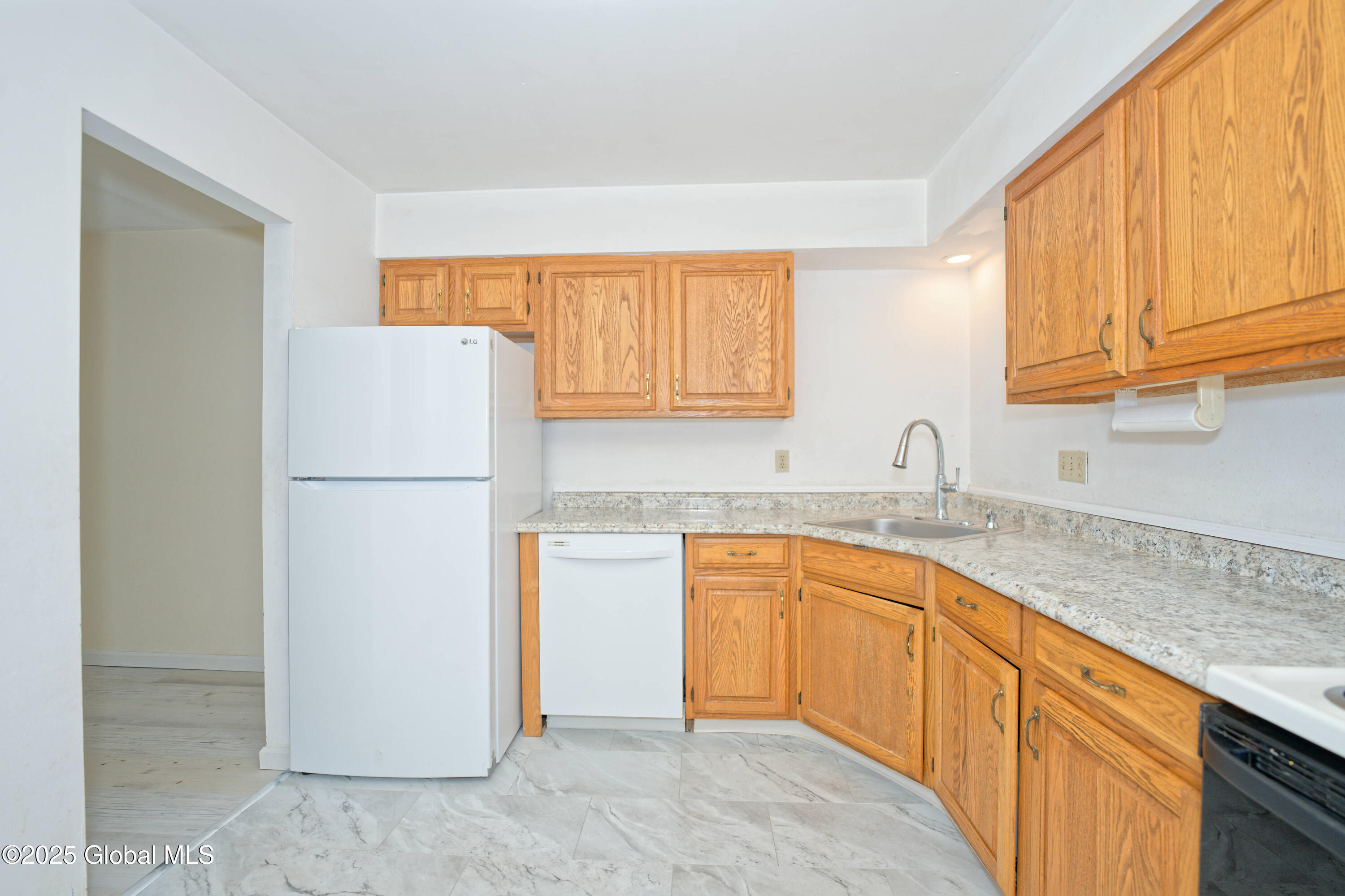 69 Brenden Court, Clifton Park, New York image 17