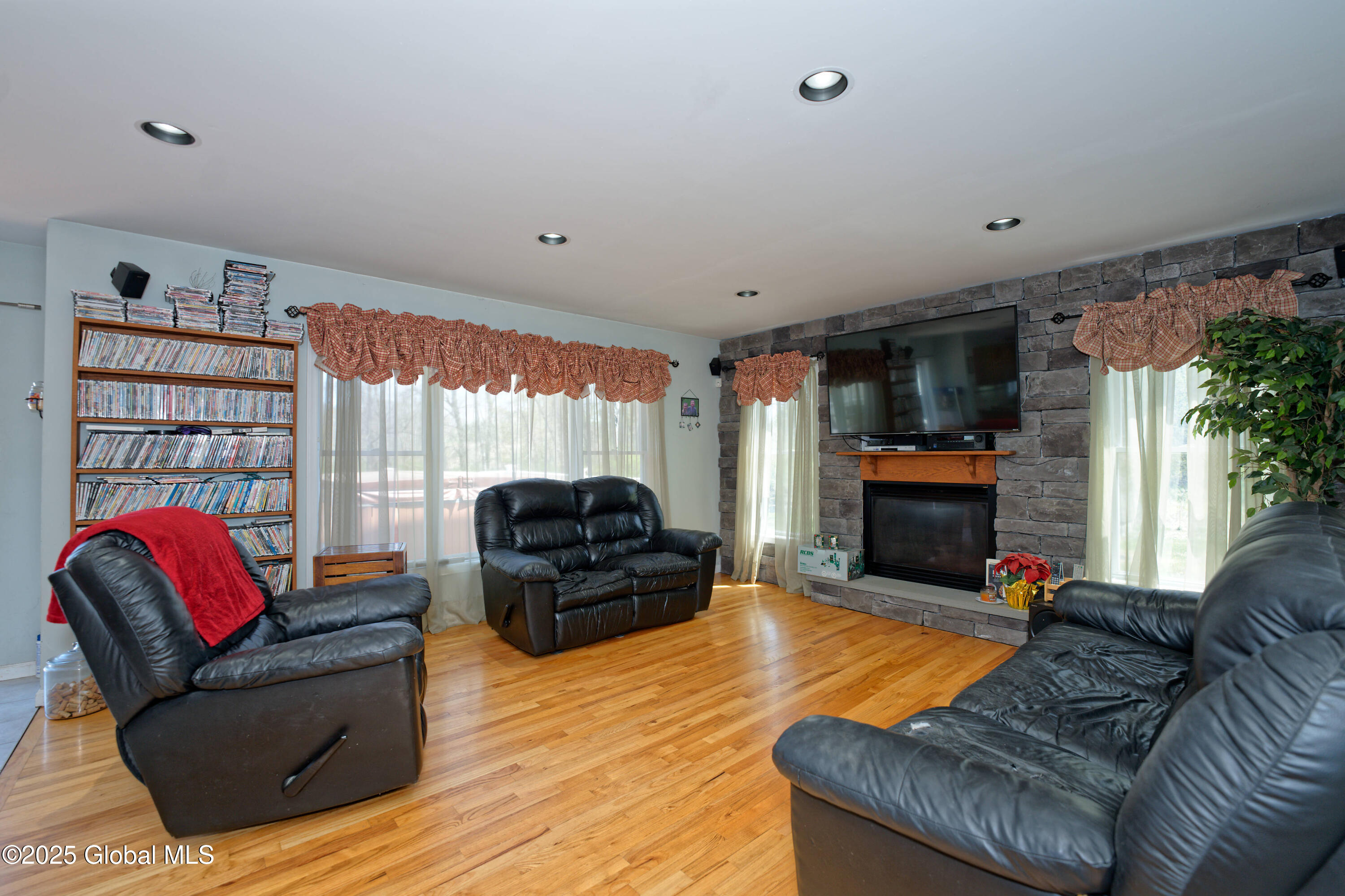 37 Old Hickory Road, Troy, New York image 12