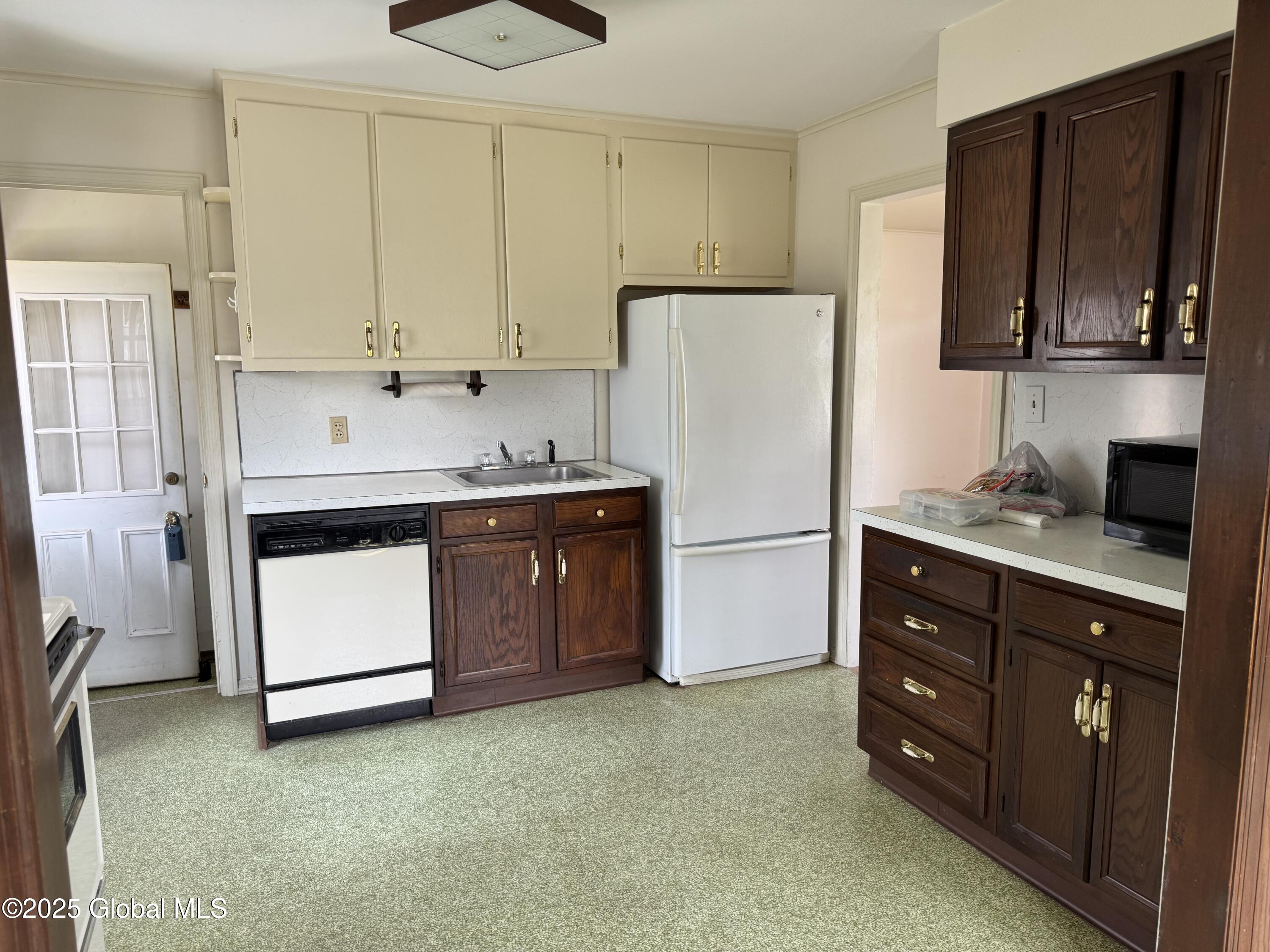 46 Elmhurst Avenue, Albany, New York image 9