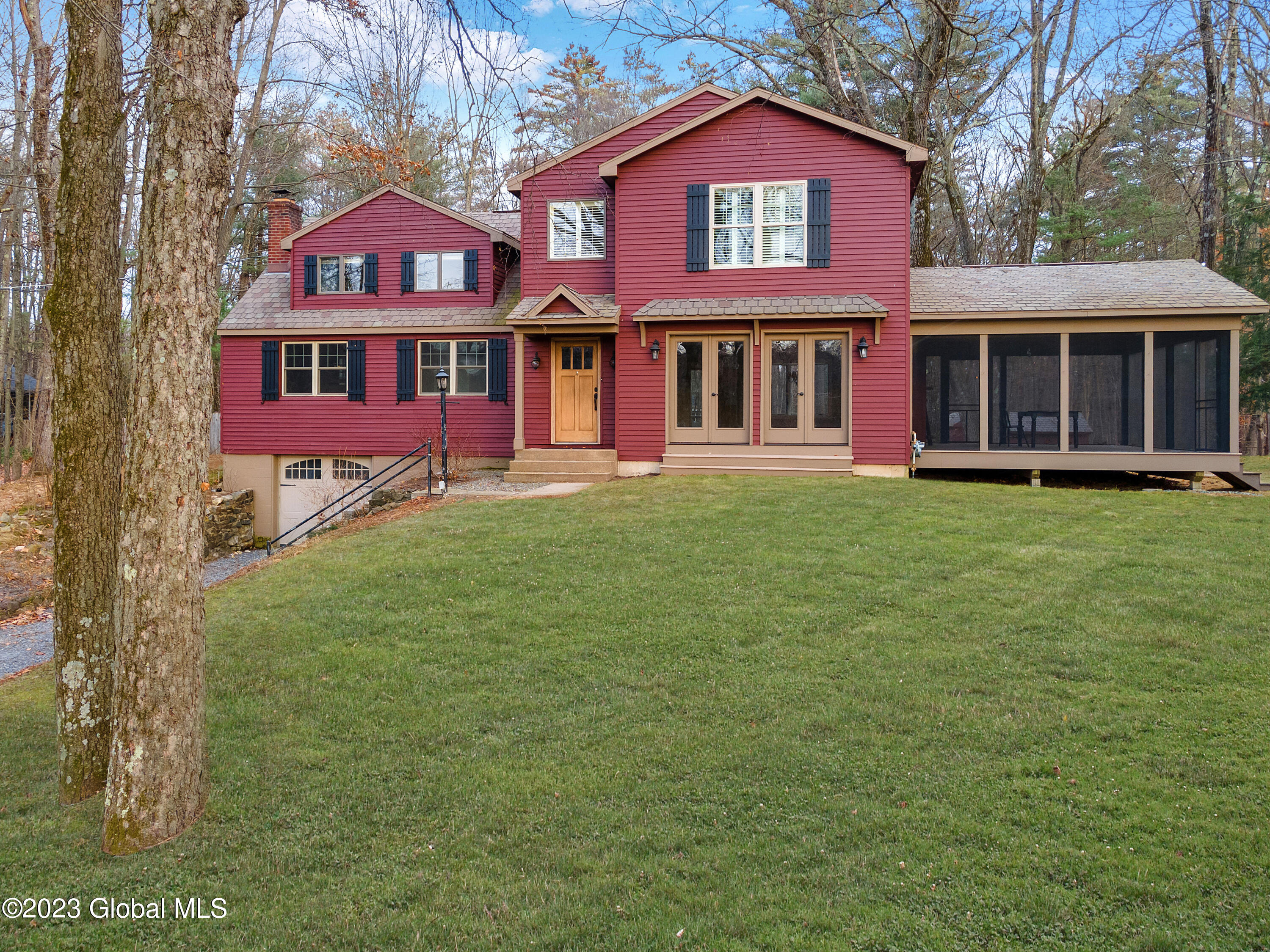 37 Loughberry Lake Road, Saratoga Springs, New York image 1