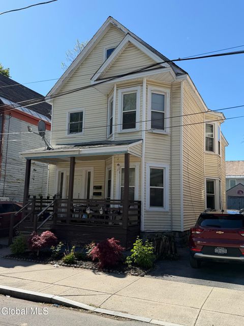 Photo of 27 Catherine Street, Schenectady, NY 12307 (MLS # 202617034)
