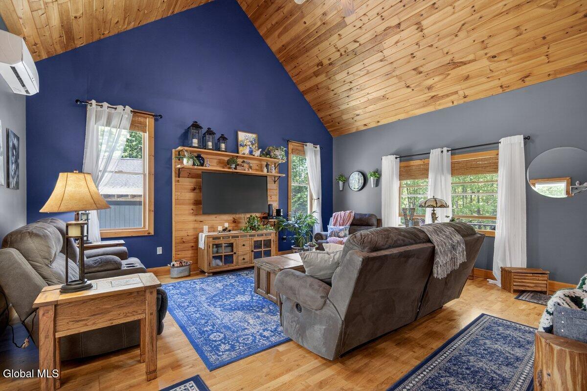 8 Hemlock Drive