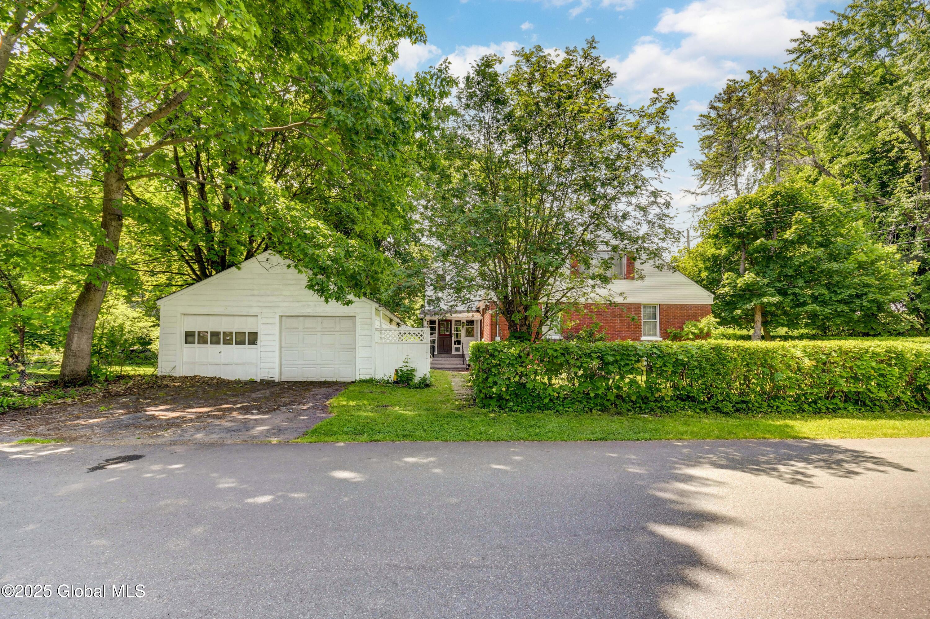 55 Crescent Avenue, Amsterdam, New York image 2