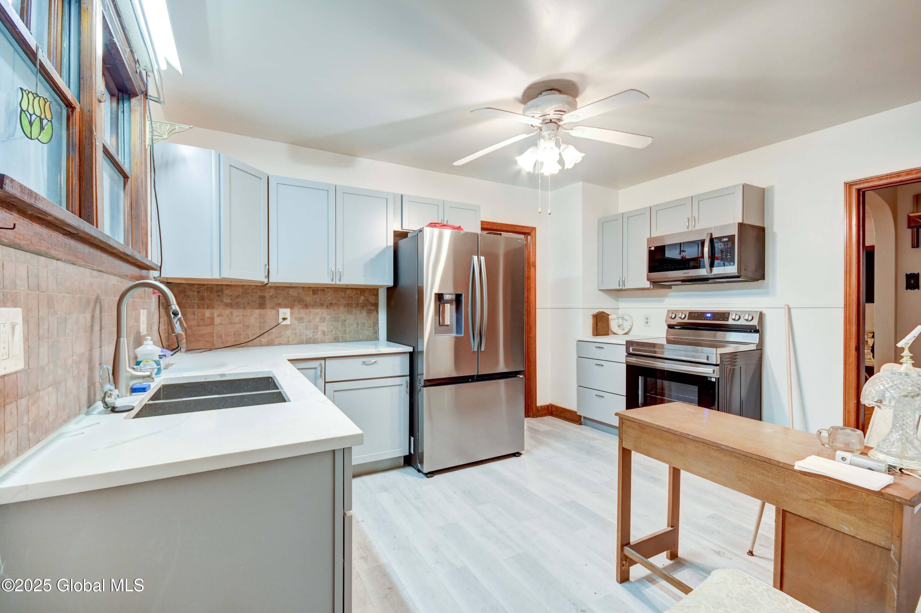 55 Crescent Avenue, Amsterdam, New York image 24