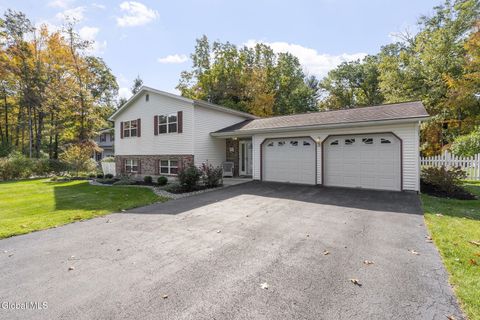 Photo of 15 Pinehollow Drive, Ballston Spa, NY 12020 (MLS # 202528296)