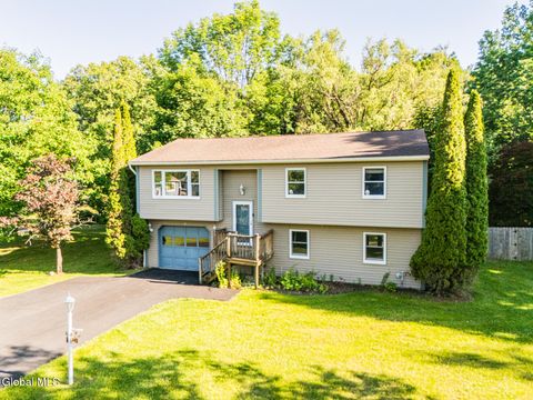 Photo of 6 Chesterwood Court, Ballston Spa, NY 12020 (MLS # 202619257)
